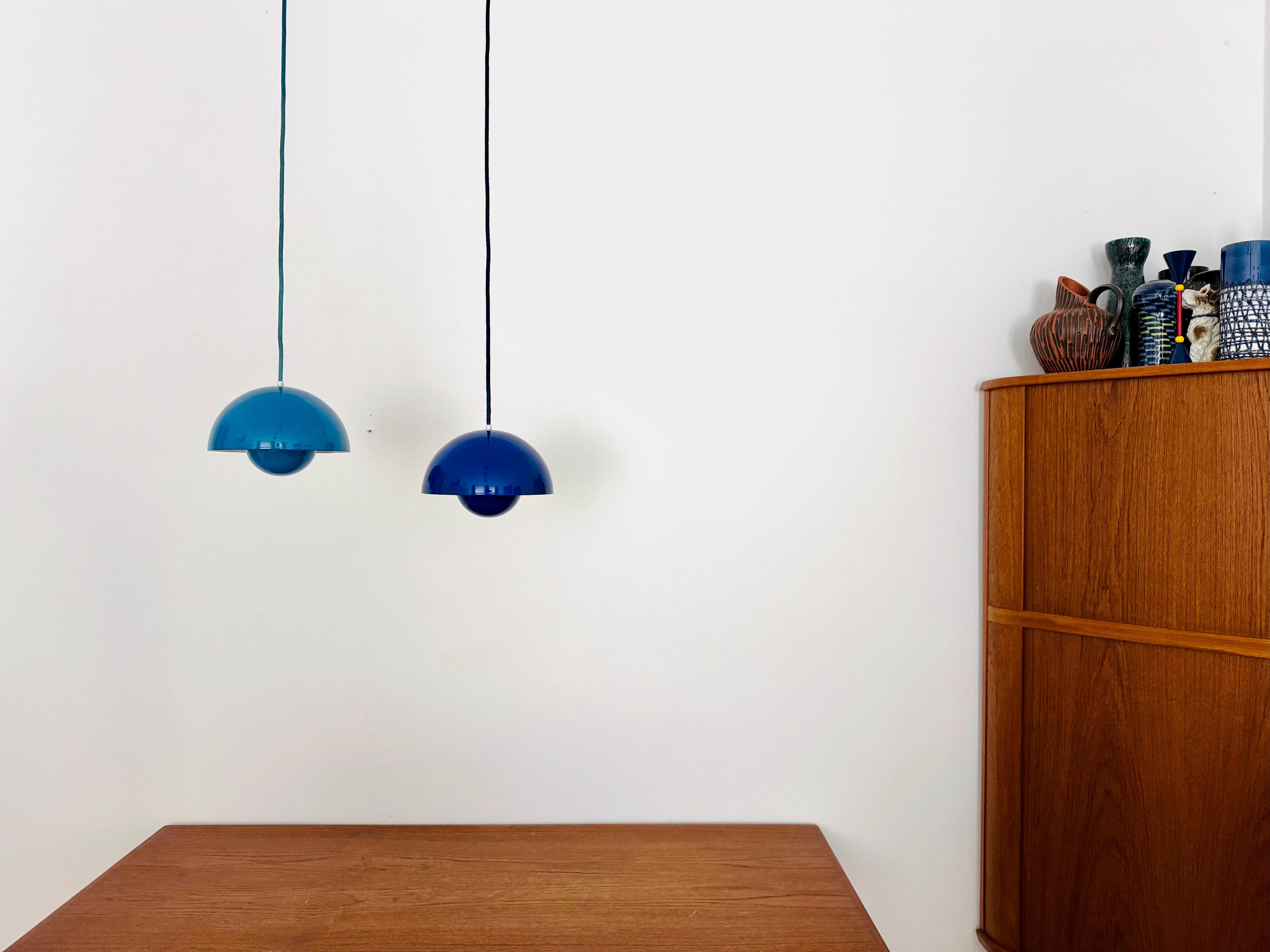Metà XX secolo Set di 2 lampade a sospensione a vaso di fiori 1st Edition VP1 di Verner Panton in vendita