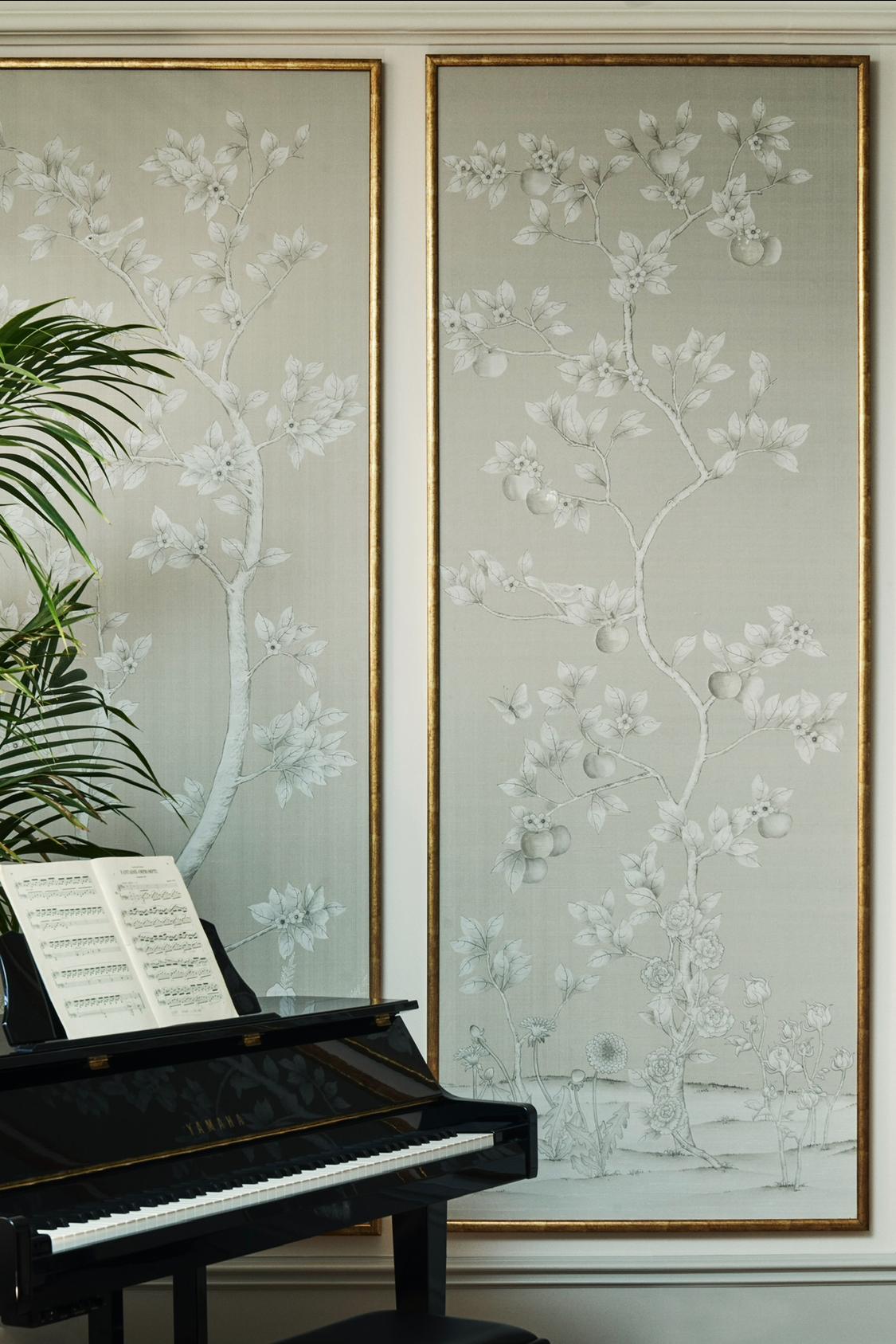 Soie Ensemble de 2 à 4 peintures, aquarelles et broderies à la main sur soie de style Chinoiserie en vente
