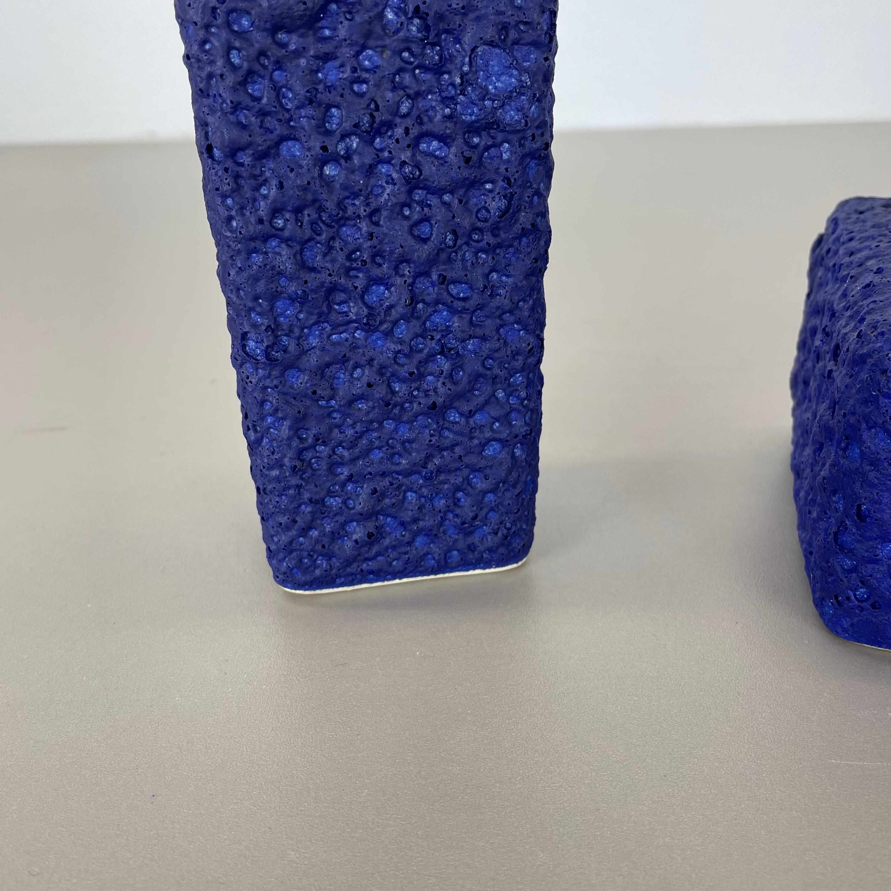 20ième siècle Ensemble de 2 vases bleus en poterie abstraite colorée de Silberdistel, W. Allemagne, 1970 en vente