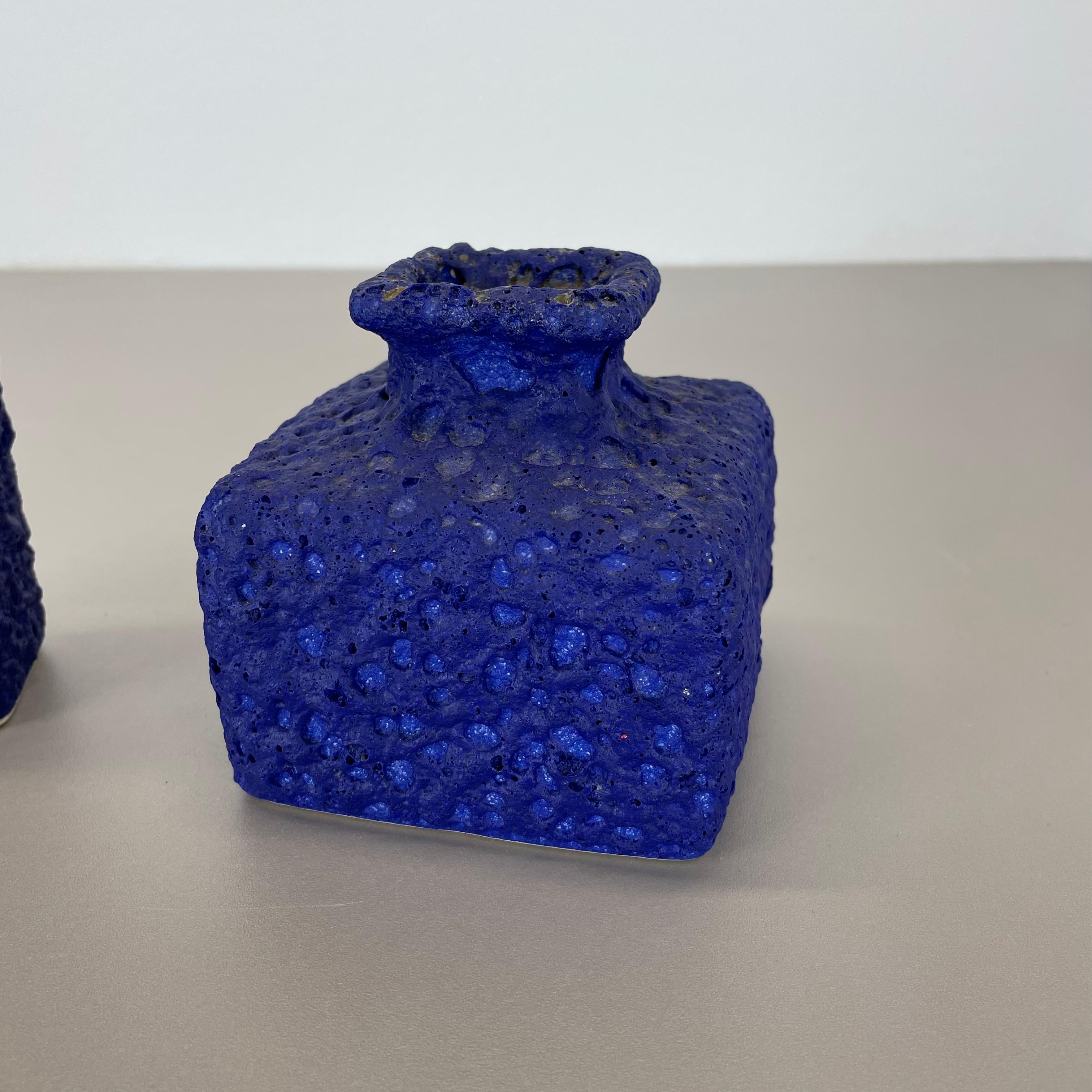 Céramique Ensemble de 2 vases bleus en poterie abstraite colorée de Silberdistel, W. Allemagne, 1970 en vente