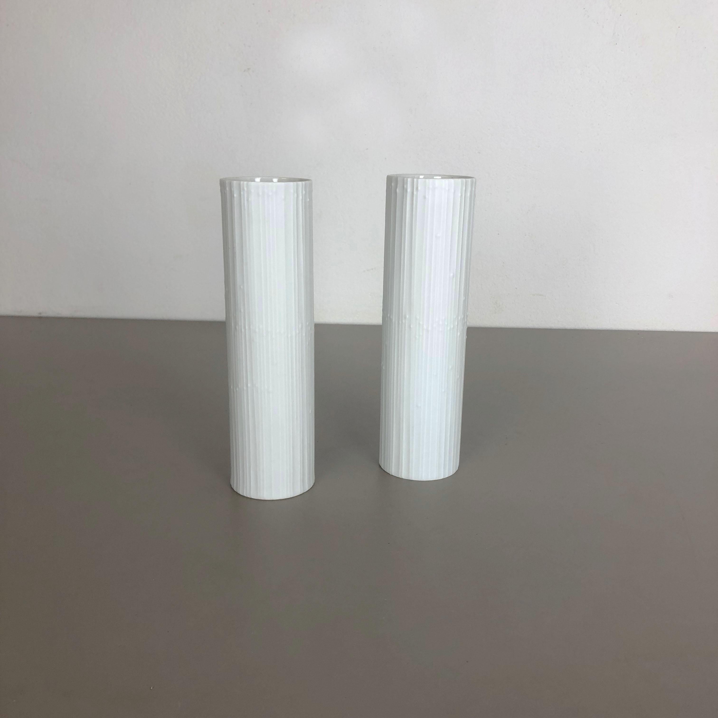 Article:

Op Art porcelain vase set of 2


Producer:

Rosenthal, Germany


Designer:

Tapio Wirkkala



Decade:

1980s





This original vintage Op Art vase set was produced in the 1980s in Germany by Rosenthal. It is made