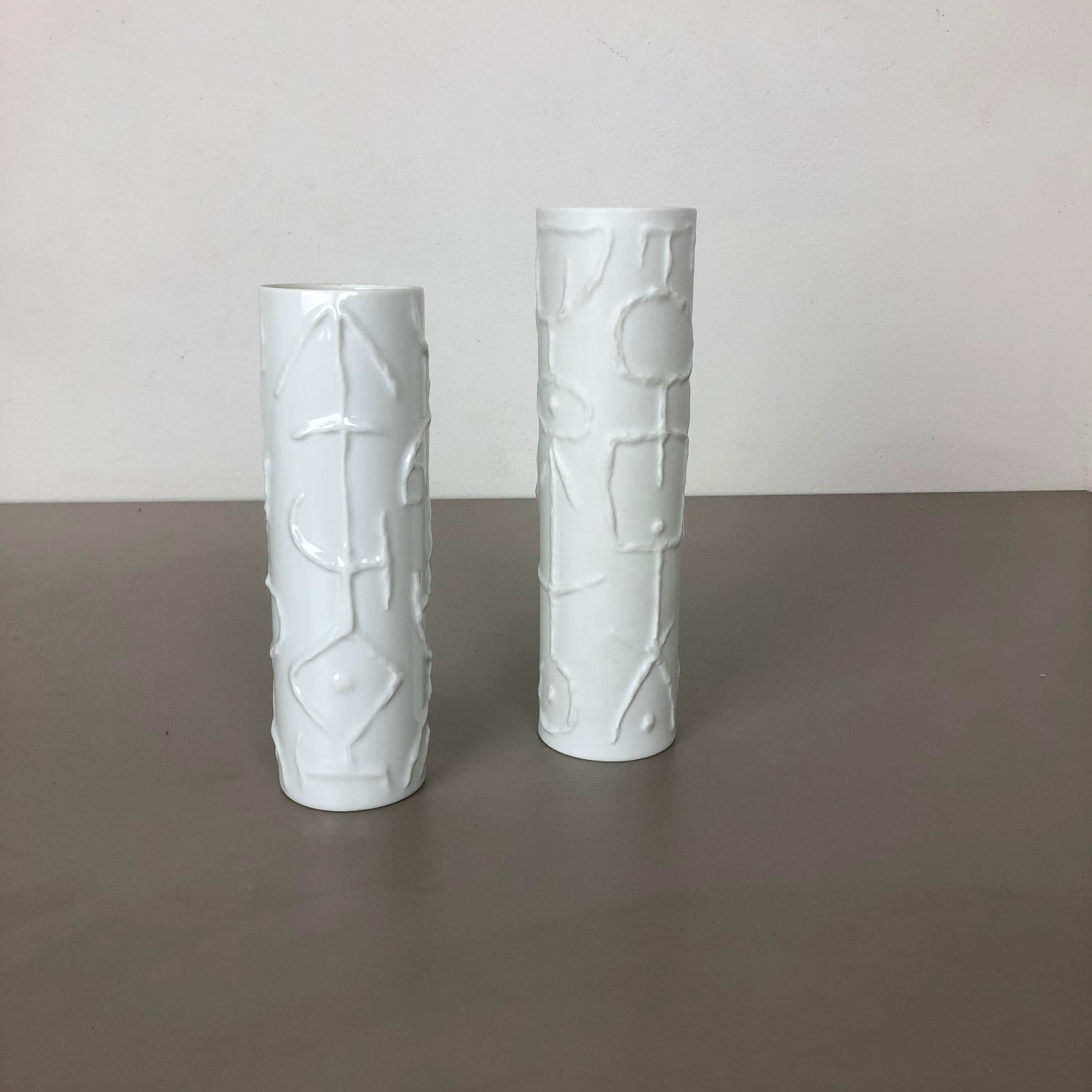 Article:

Op Art porcelain vase set of 2


Producer:

Rosenthal, Germany


Designer:

Cuno Fischer



Decade:

1980s



Set of two graphic, modernist porcelain vases by German painter and designer Cuno Fischer for Rosenthal,