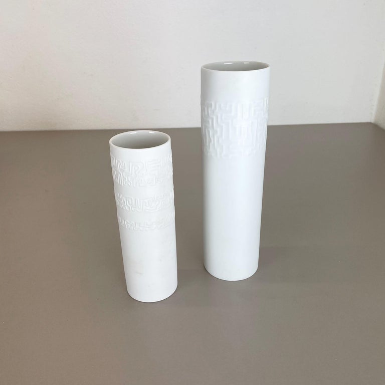 Article:

Op Art porcelain vase set of 2


Producer:

Rosenthal, Germany


Designer:

Cuno Fischer



Decade:

1980s



Set of two graphic, modernist porcelain vases by German painter and designer Cuno Fischer for Rosenthal,