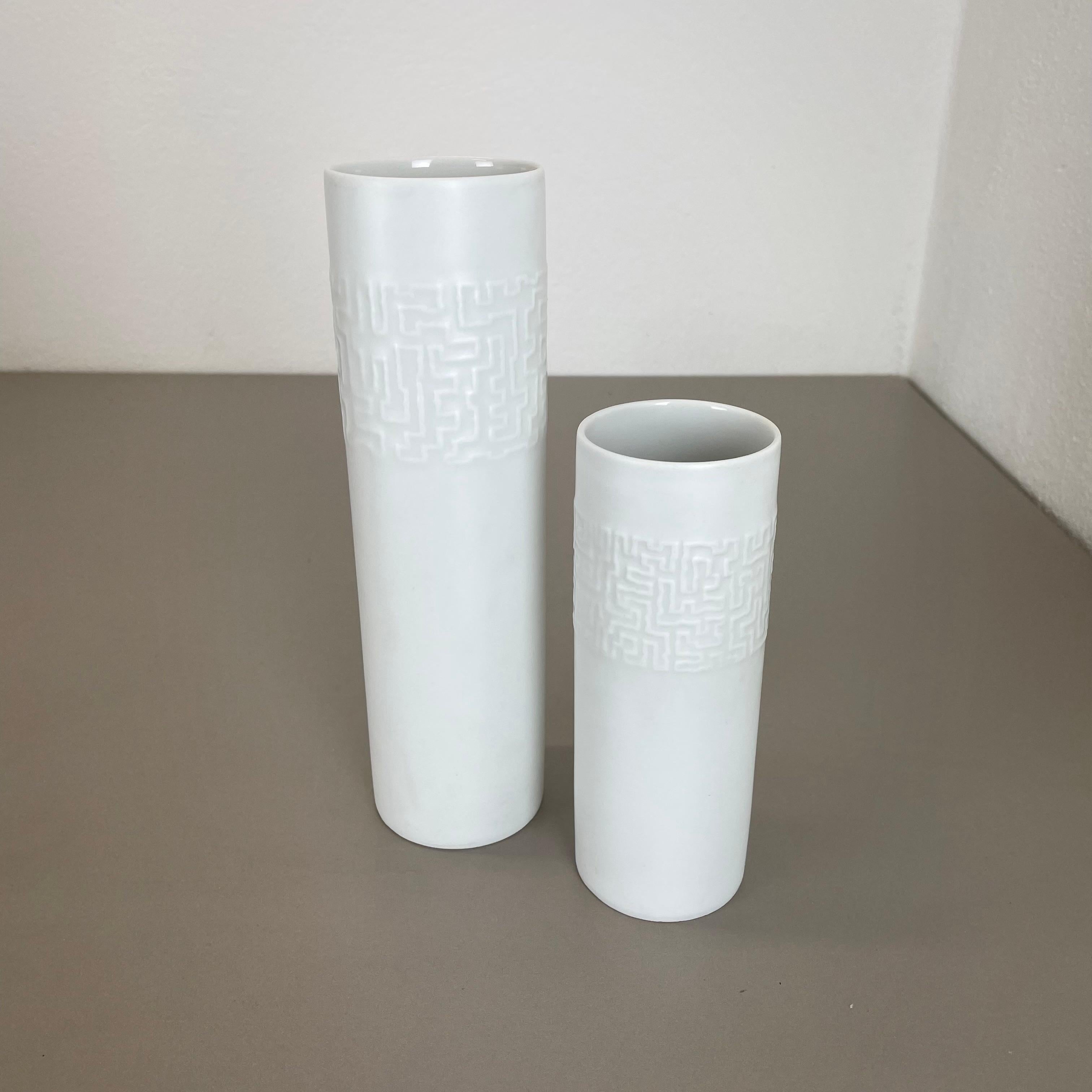 Set of 2 Abstract porcelain Vases by Cuno Fischer for Rosenthal, Germany, 1980s In Good Condition For Sale In Kirchlengern, DE