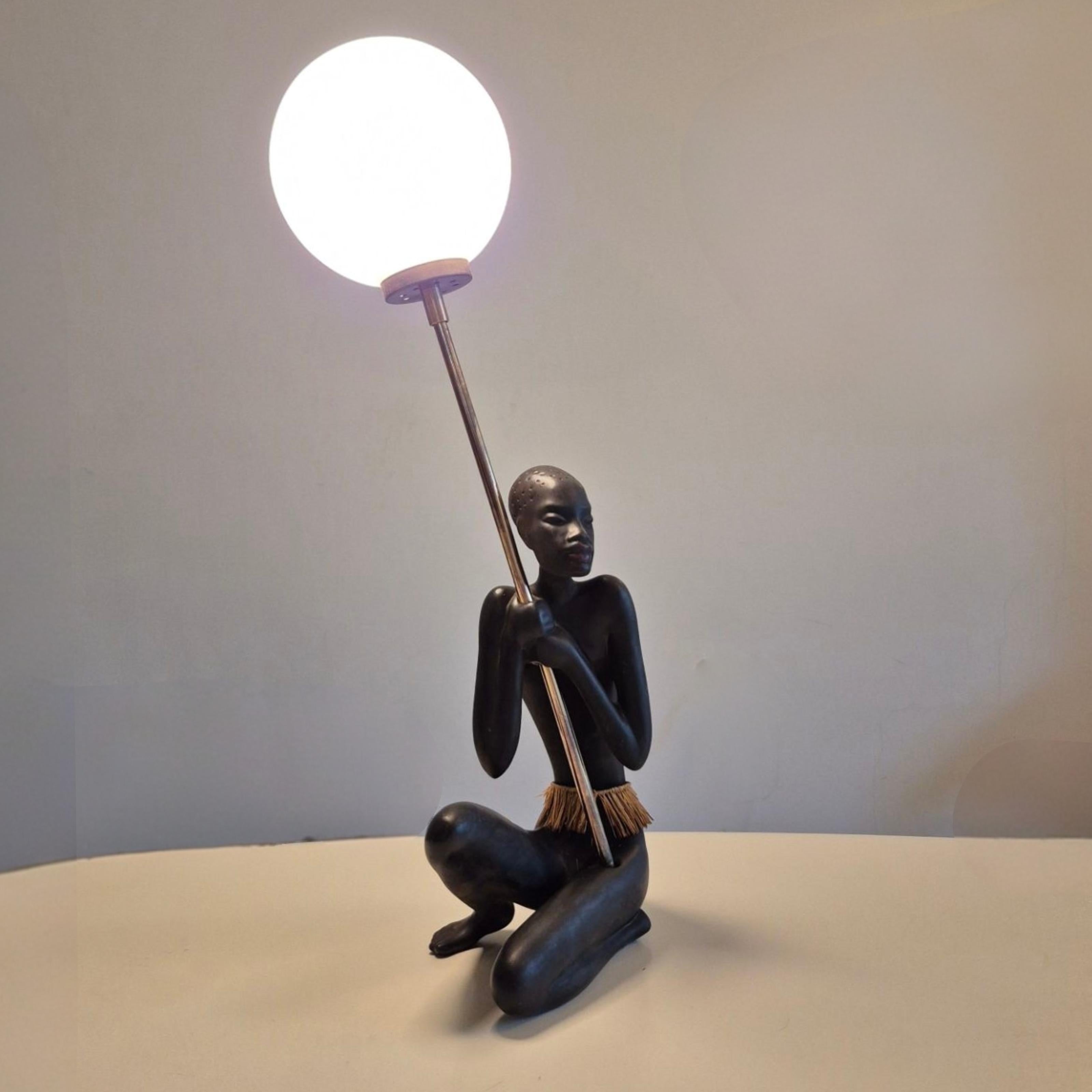 Conjunto de 2 figuras africanas de Gmundner Keramik, Austria Años 50 siglo XX en venta