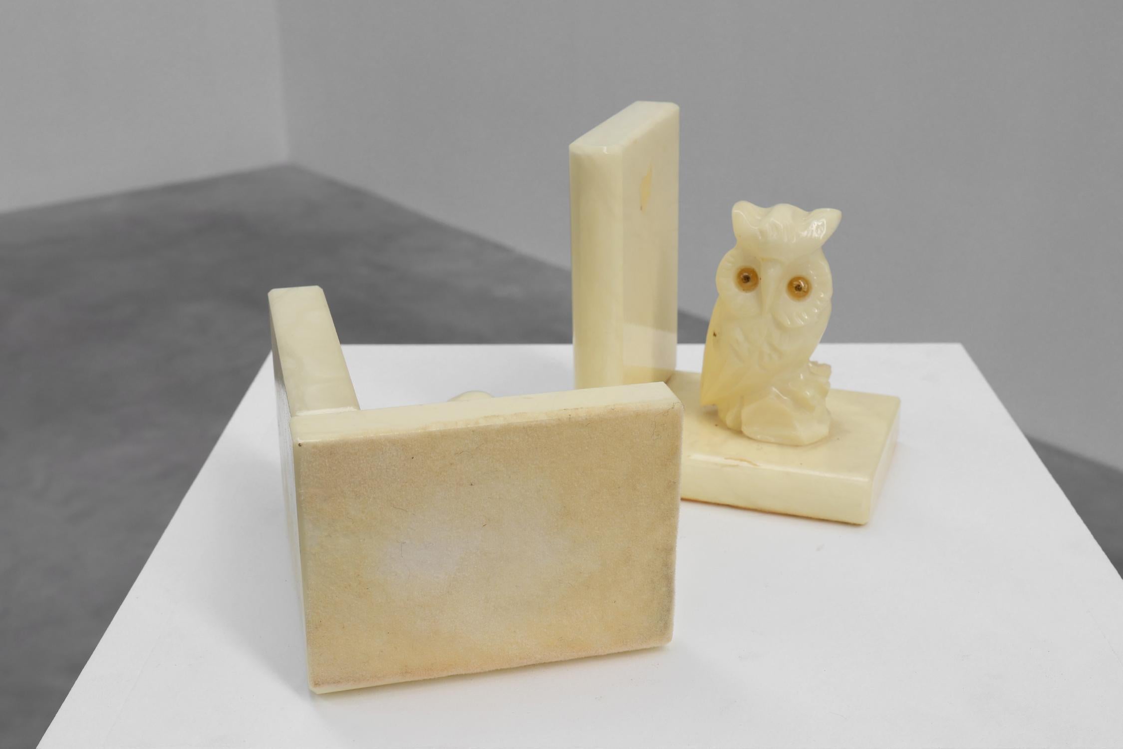 Set di 2 fermalibri in alabastro intagliato a mano in stile Art Carved, Francia anni '20 in vendita 2