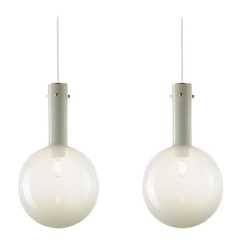 Ensemble de 2 lampes à suspension en albâtre blanc Sphaerae de Dechem Studio