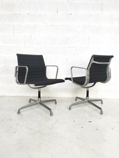 Set di 2 sedie in alluminio EA108 di Charles and Ray Eames per ICF, anni '60