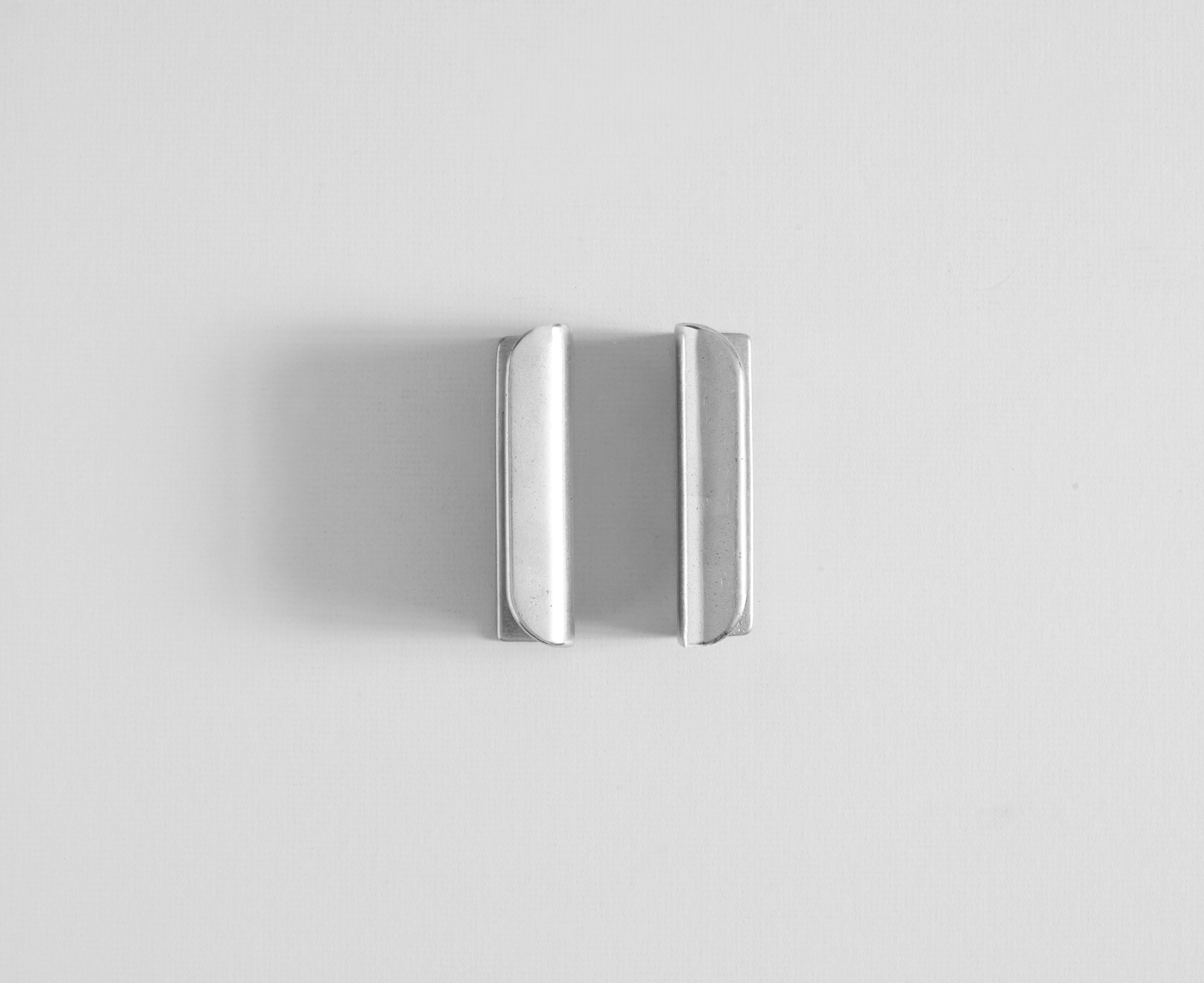 Moderne Ensemble de 2 mini poignées en aluminium par Henry Wilson en vente