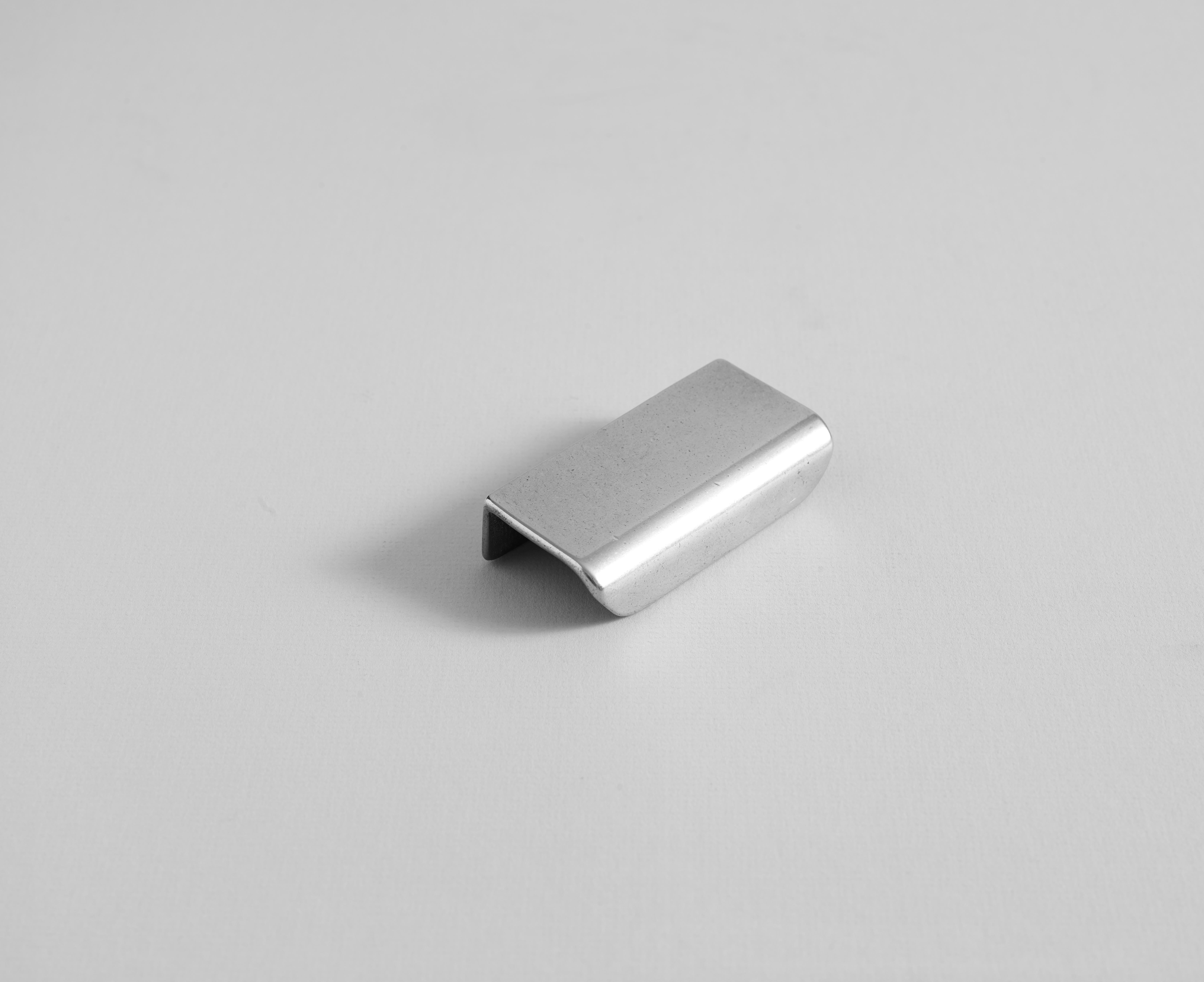 Set von 2 Aluminium-Mini-Kuppelgriffen aus Aluminium von Henry Wilson (Moderne) im Angebot