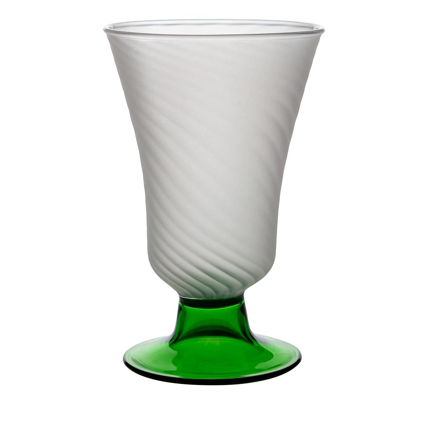 AMALFI Vidrio de borosilicato, trabajado a la llama. Un elegante vidrio con acabados satinados, que juega con el contraste entre una base coloreada (verde, naranja, azul, rosa y verde) y un recipiente blanco mate adornado con vetas estriadas