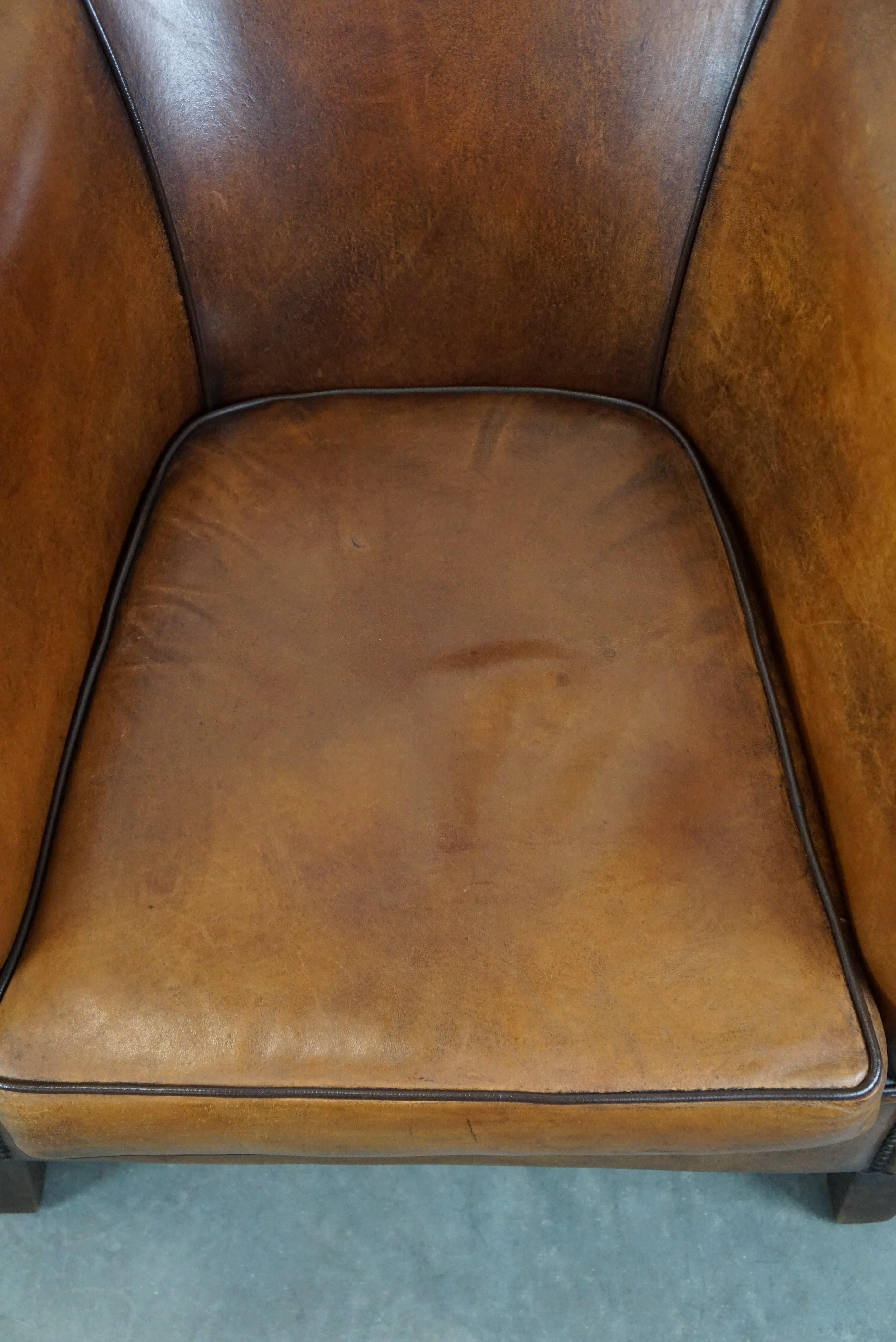 Leather Set of 2 amazing and characterful sheep leather club armchairs with warm color For Sale