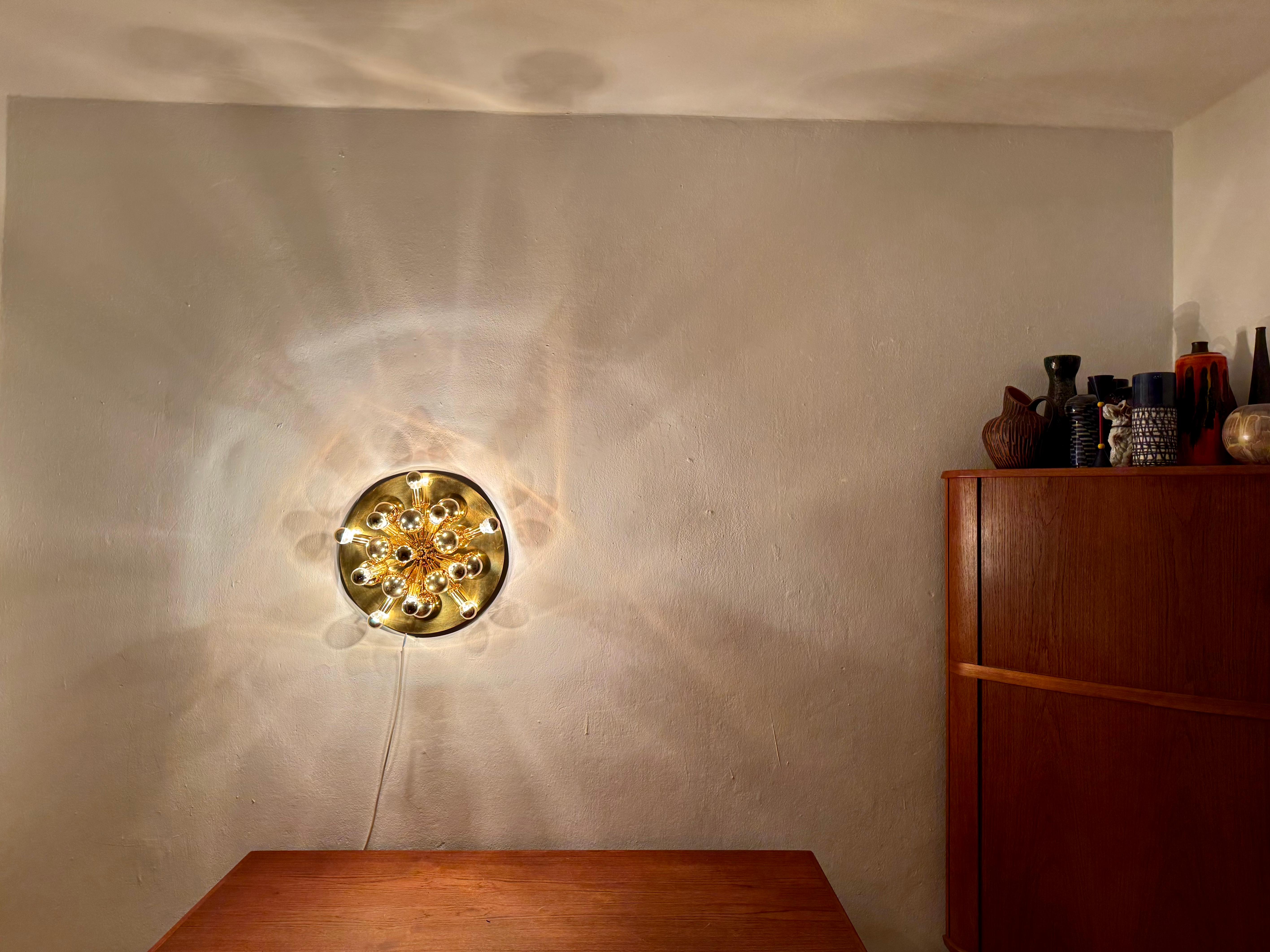 Set di 2 incredibili lampade da parete o da incasso Sputnik dorate di Cosack in vendita 3