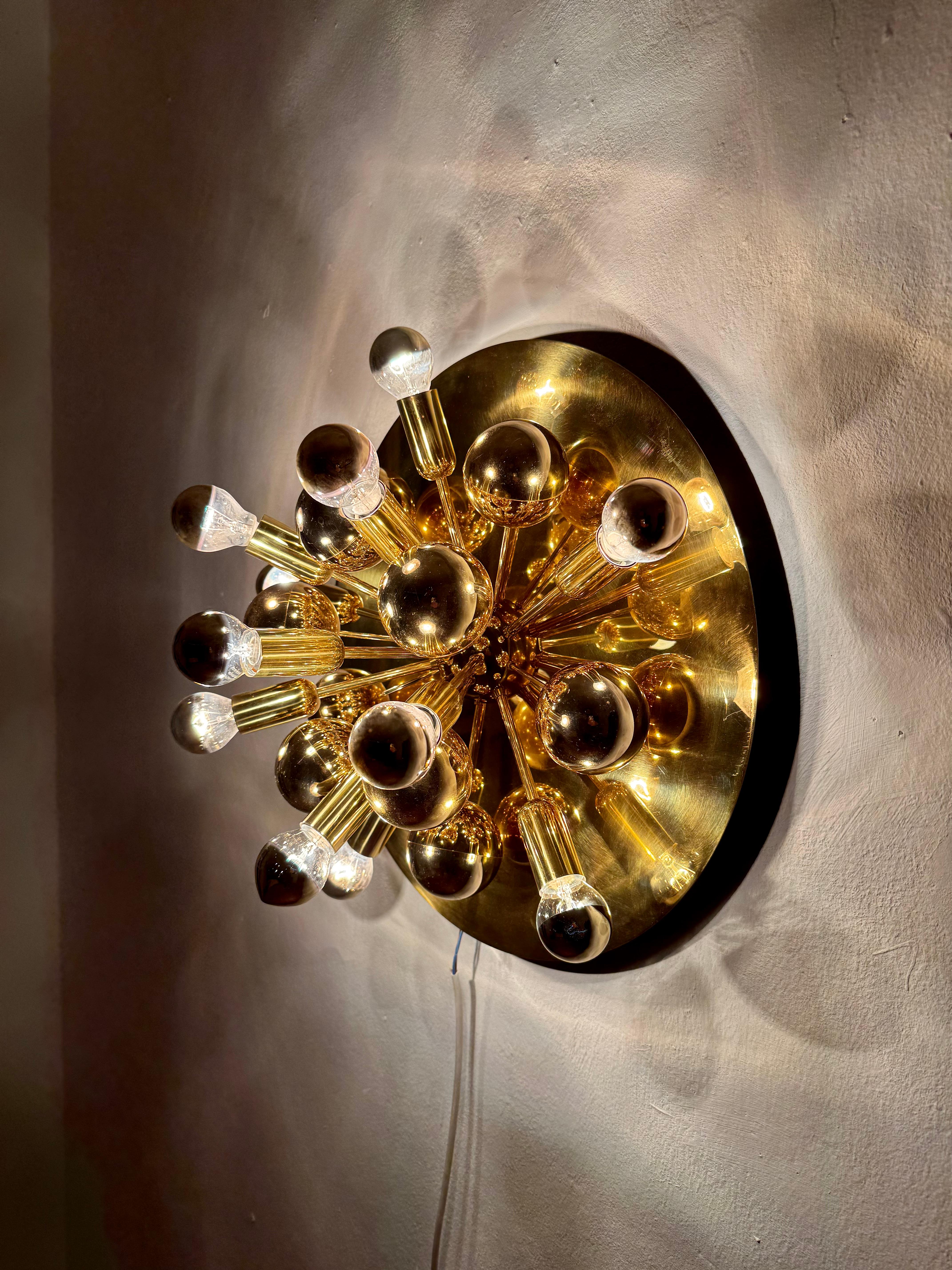 Set di 2 incredibili lampade da parete o da incasso Sputnik dorate di Cosack in vendita 4