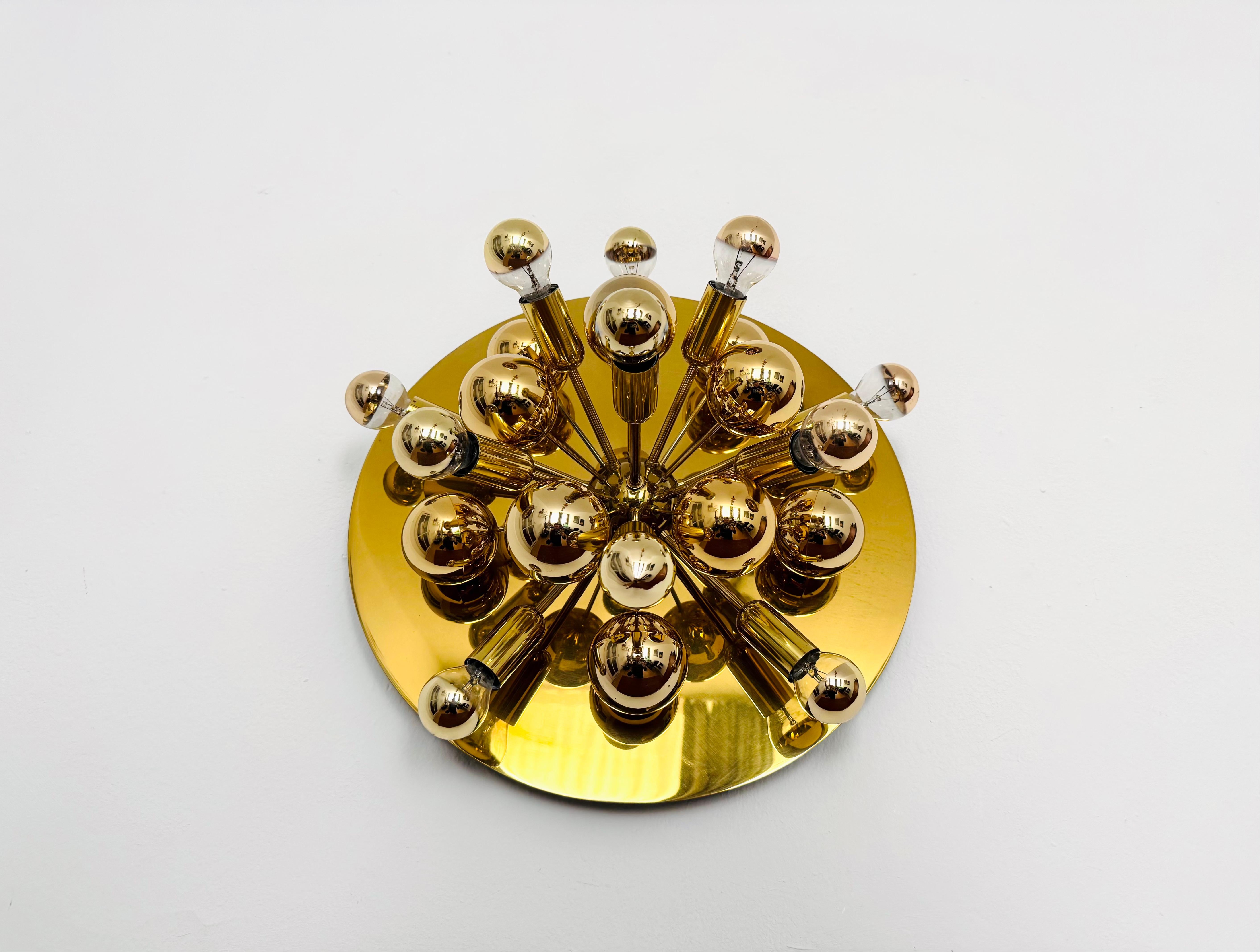 Rarissime lampade da parete o da soffitto Sputnik degli anni '60.
Di alta qualità e di solida fattura.
Una risorsa per ogni casa.
Il design crea un emozionante gioco di luci infuocate.

Produttore: Gebrüder Cosack

Condizioni:

Condizioni vintage