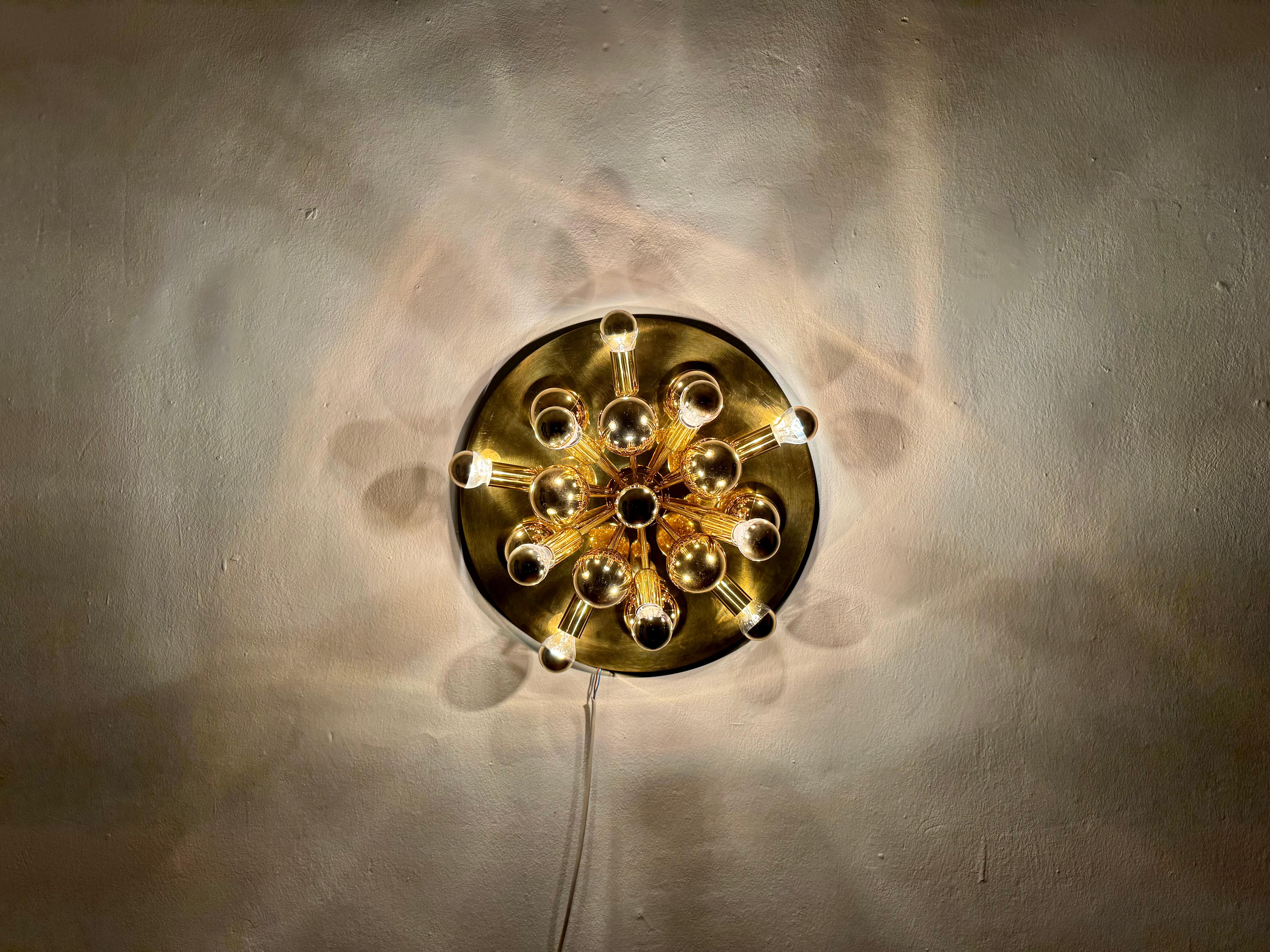 Set di 2 incredibili lampade da parete o da incasso Sputnik dorate di Cosack in vendita 1