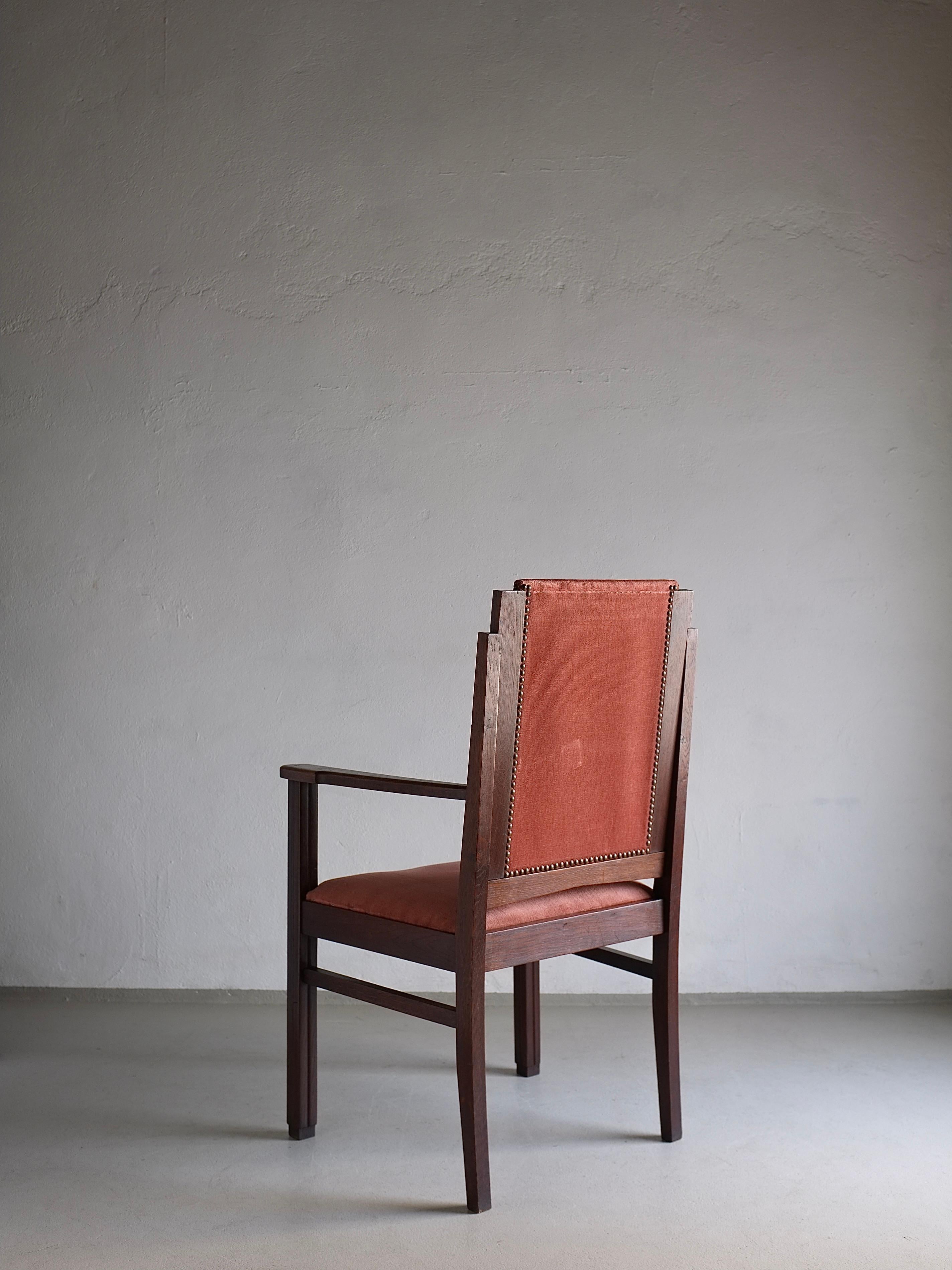 École d'Amsterdam Ensemble de 2 fauteuils en chêne de l'école d'Amsterdam, Pays-Bas, années 1920 en vente