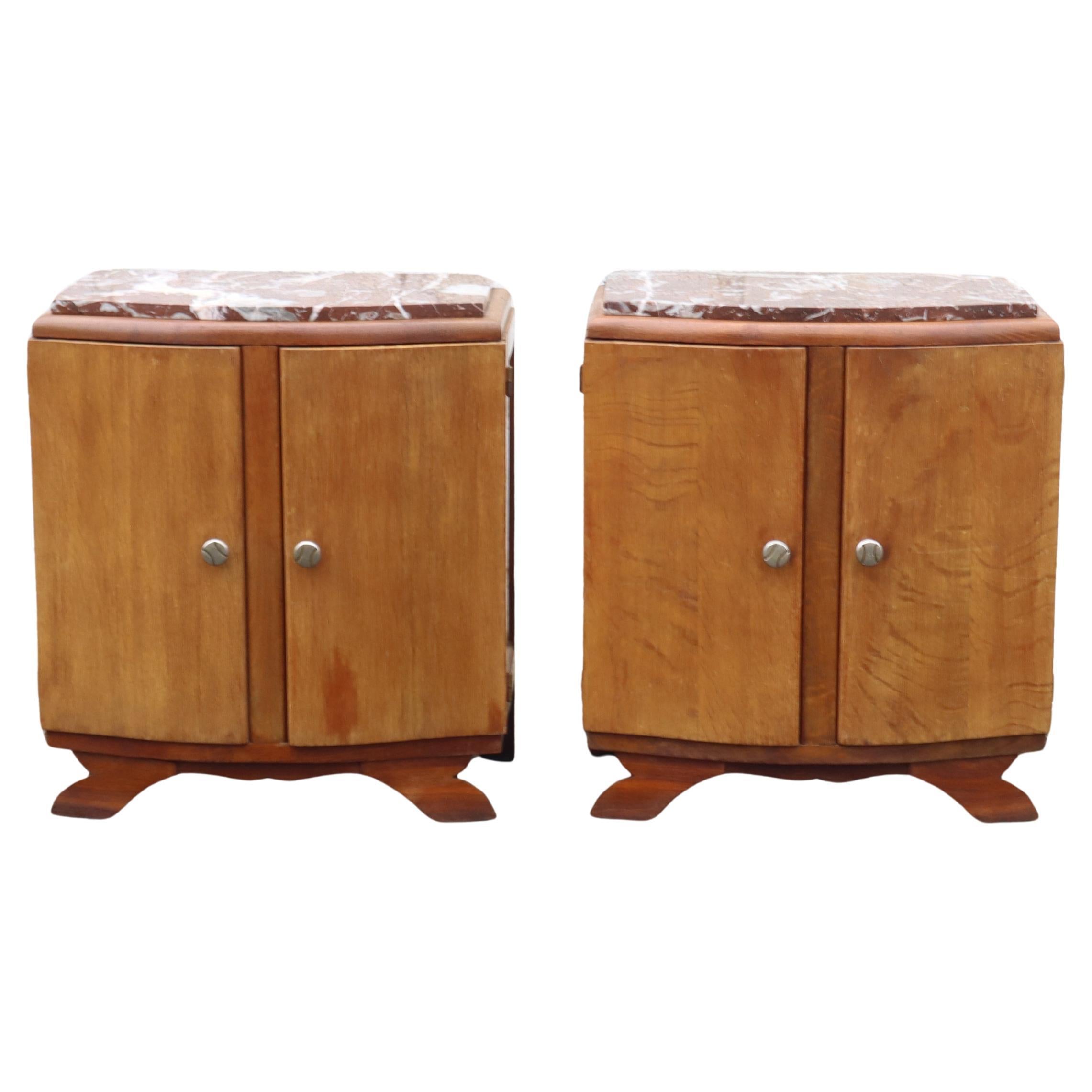 Wonderful Pair of French Art Deco Bedside Tables from the 30s
Made of solid Oak - Beautiful Wood grain -Opped with Siena Marble Top - classic Shape - an authentic Couple of this Time.
good vintage condition-age-related signs of wear on the surfaces