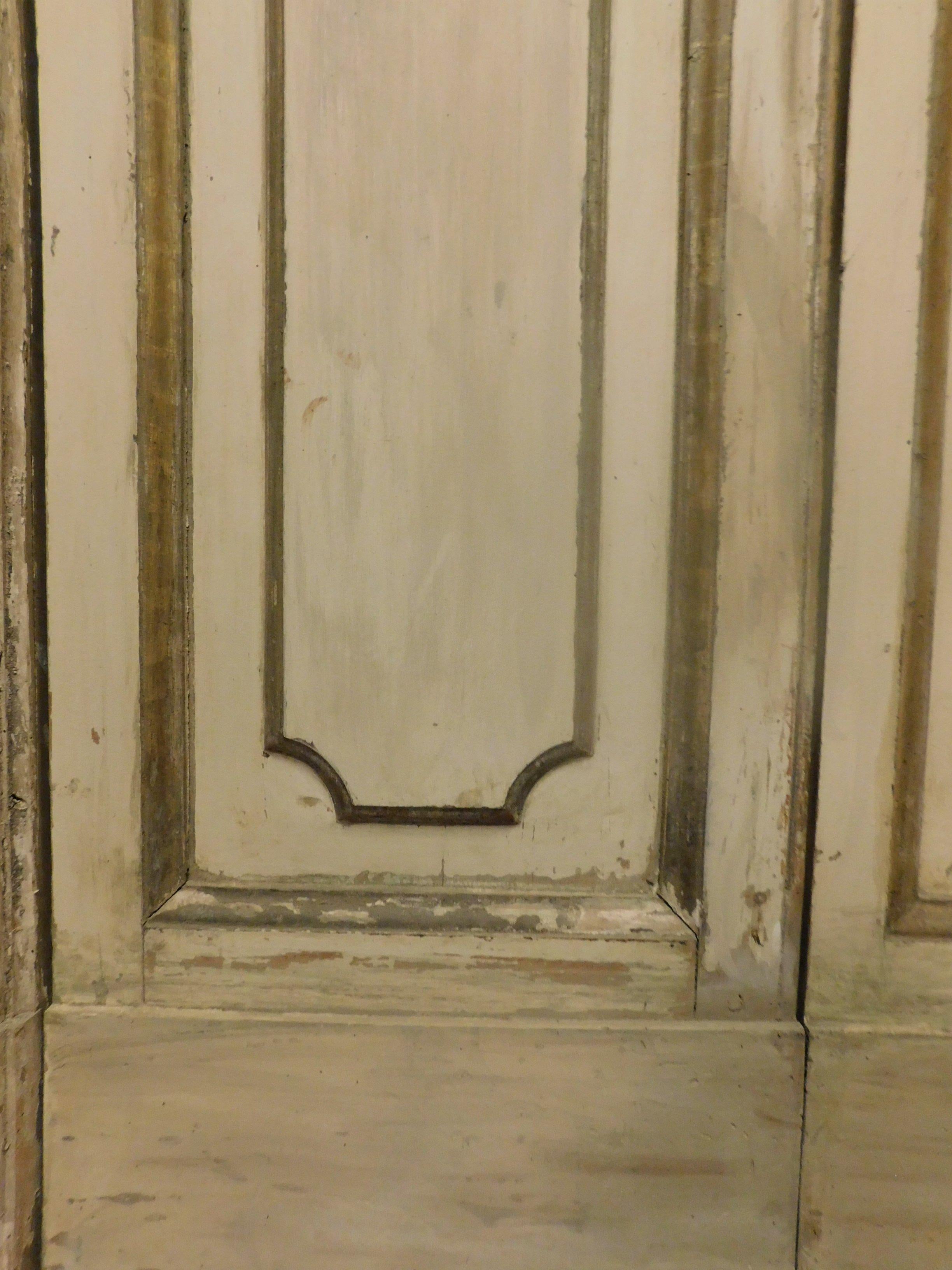 Set di 2 porte doppie laccate in oro e beige, Italia, inizio XIX secolo In condizioni buone in vendita a Cuneo, Italy (CN)