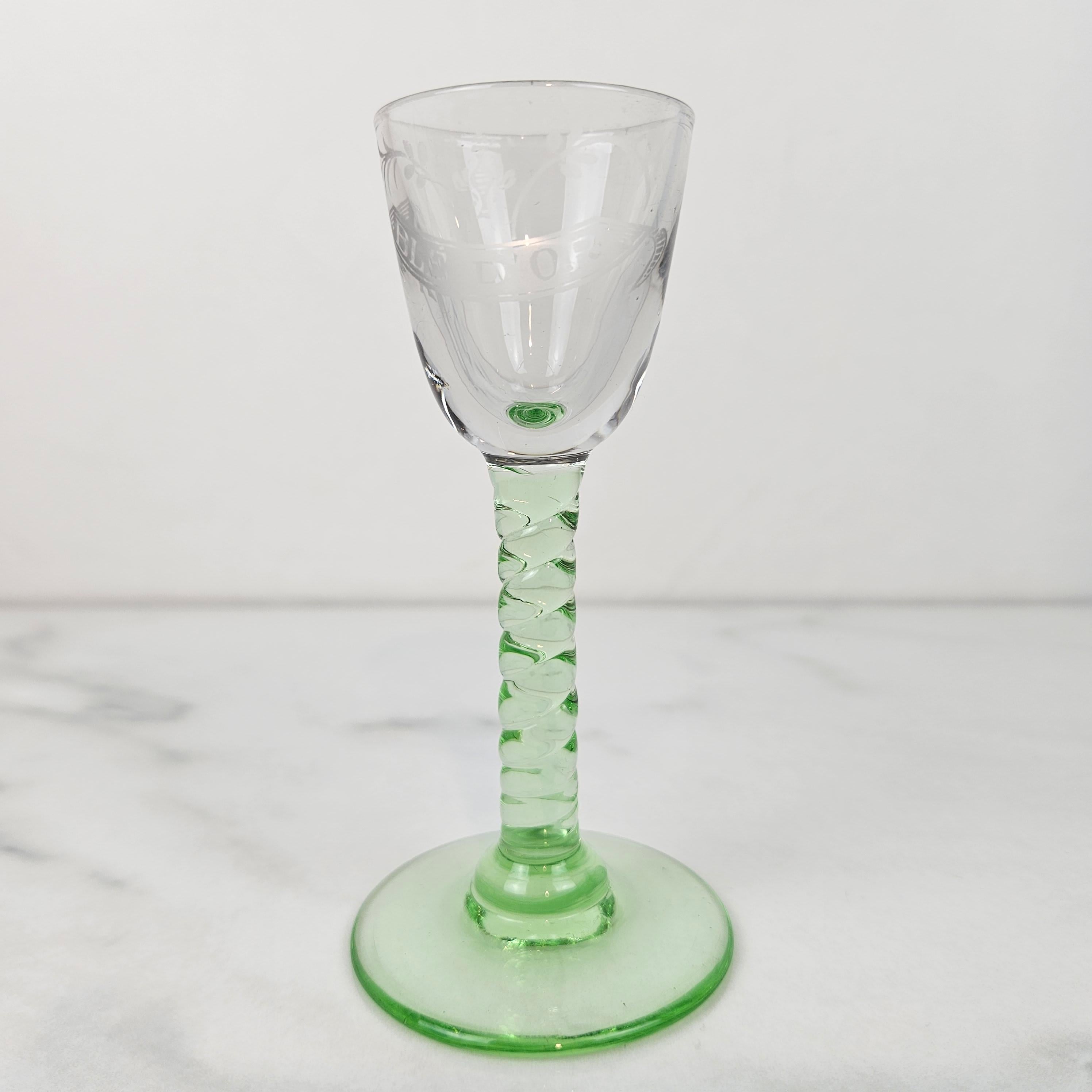 Hand-Crafted Set of 2 Antique “Blé d’Or” Engraved Jenever Glasses with Twisted Stem, 1900's For Sale