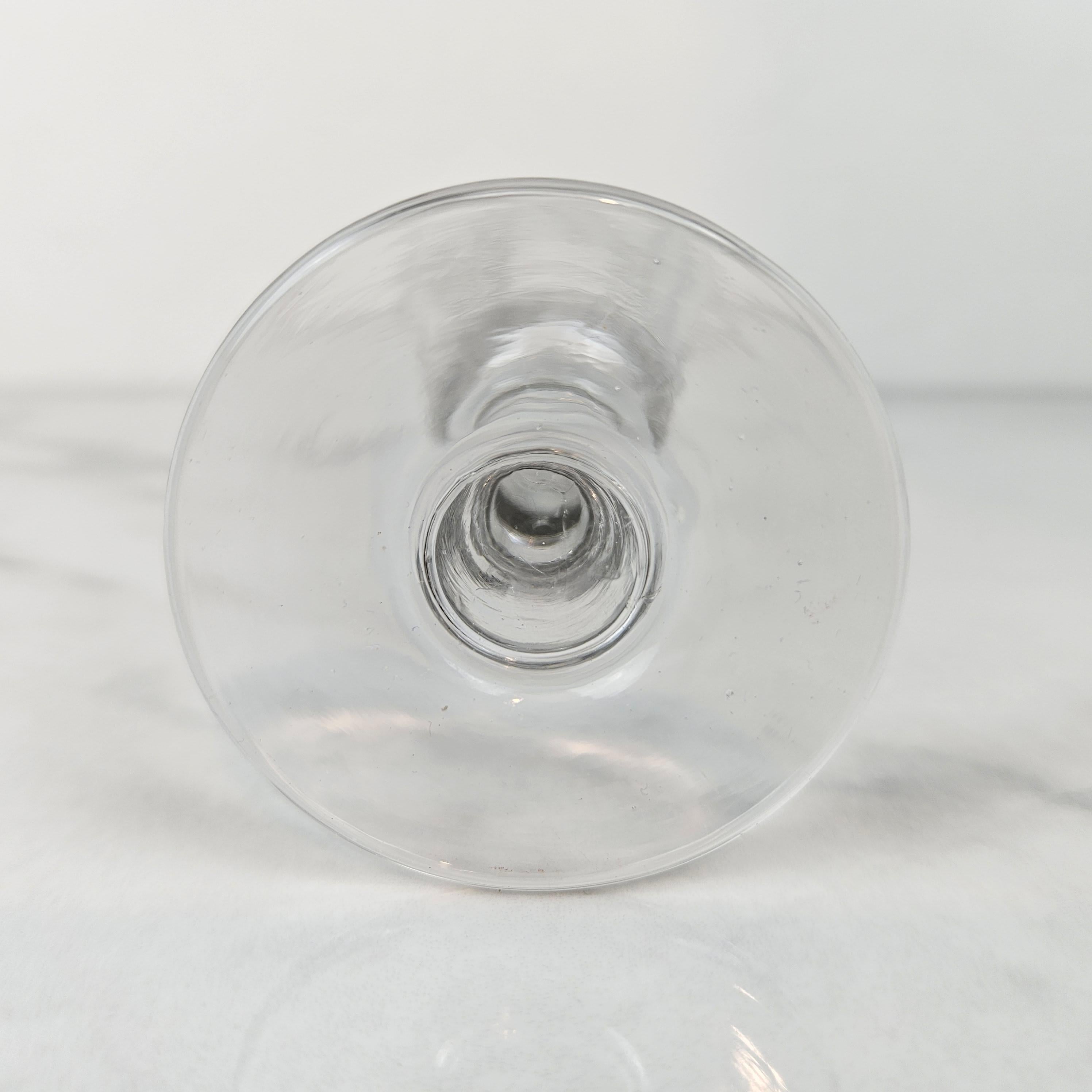 Satz von 2 antiken Champagnerflöten mit geätztem Blumenmuster, CIRCA 1880er Jahre (Spätes 19. Jahrhundert) im Angebot