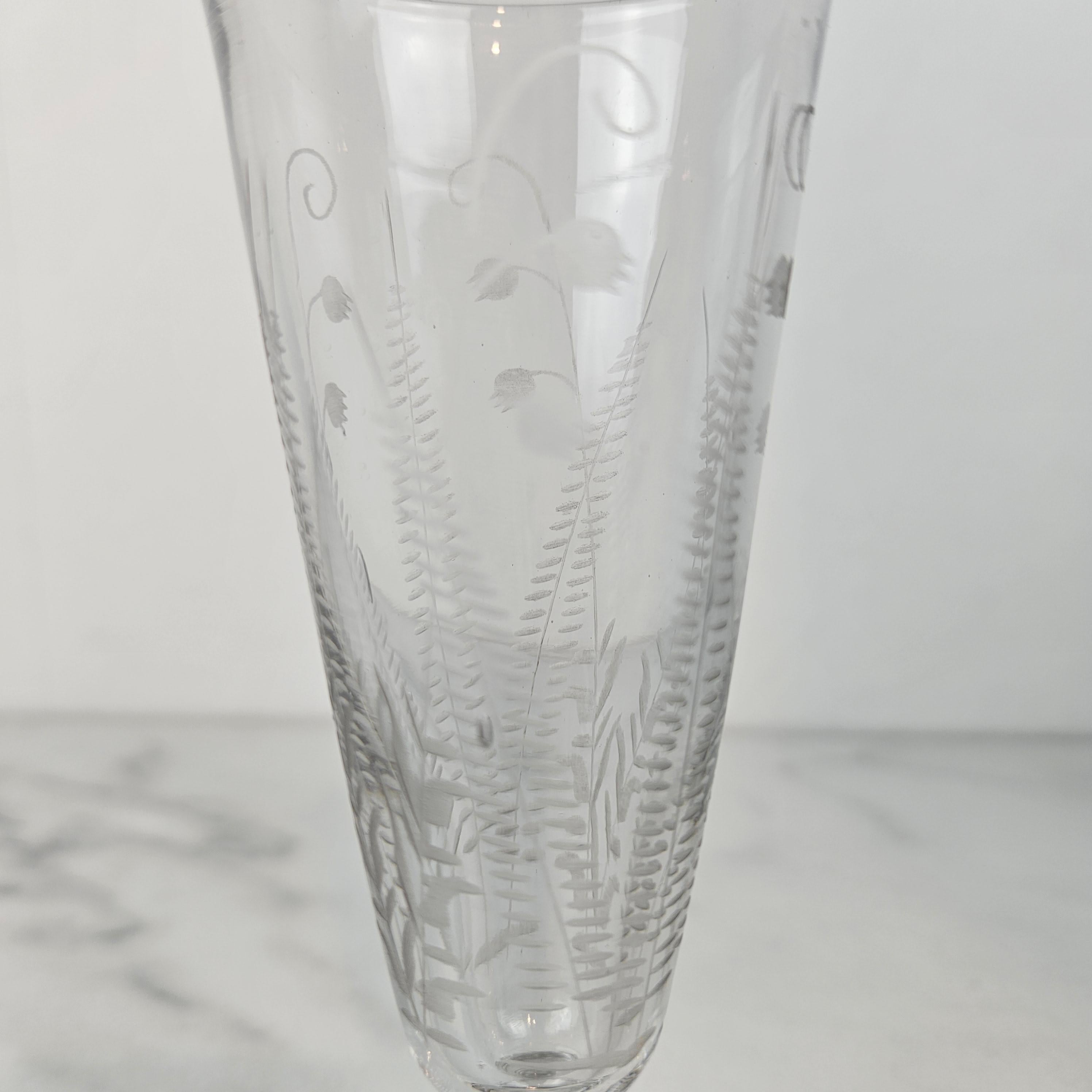 Satz von 2 antiken Champagnerflöten mit geätztem Blumenmuster, CIRCA 1880er Jahre (Geblasenes Glas) im Angebot