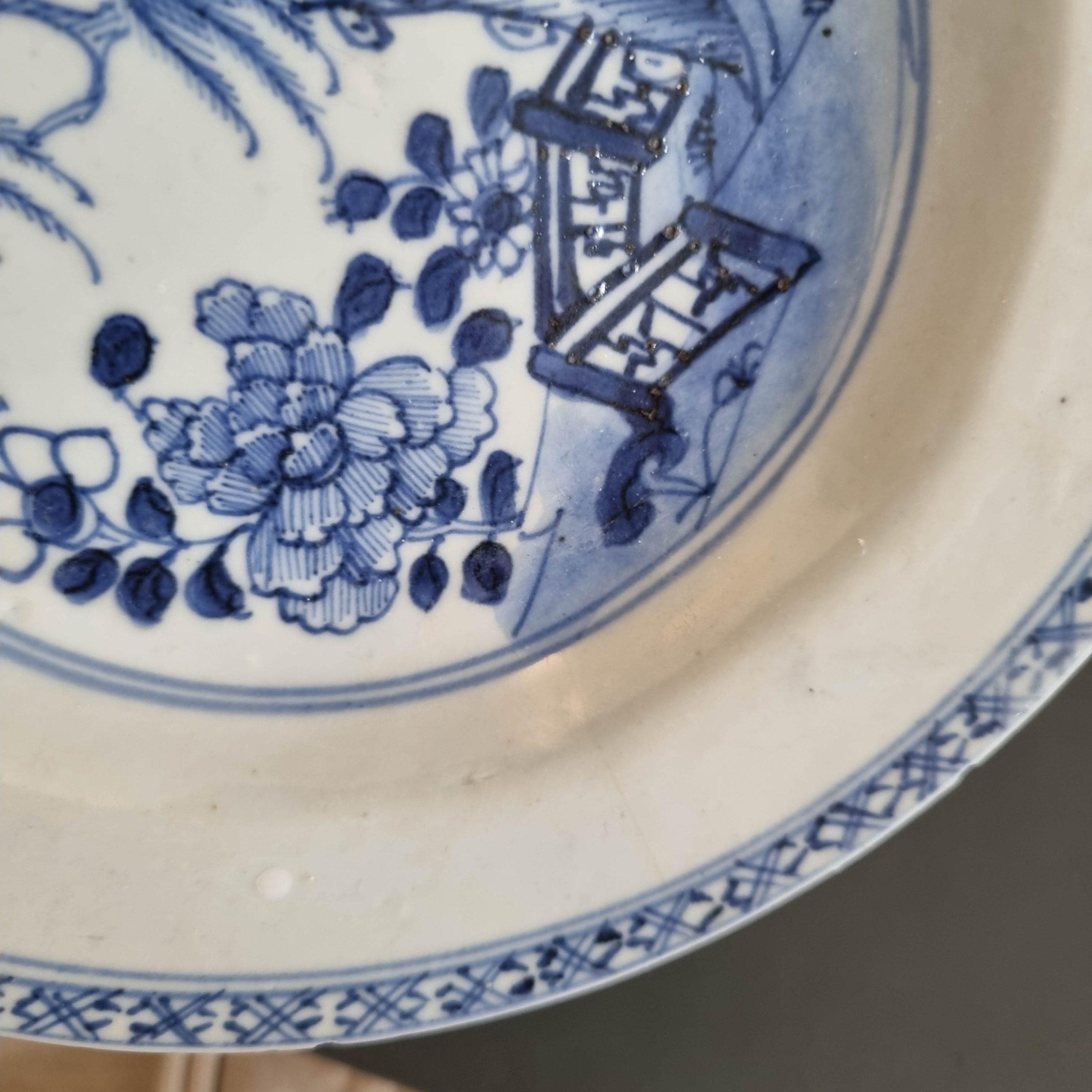Qing Ensemble de 2 assiettes à porcelaine chinoise ancienne Kangxi/Yongzheng bleu et blanc en vente