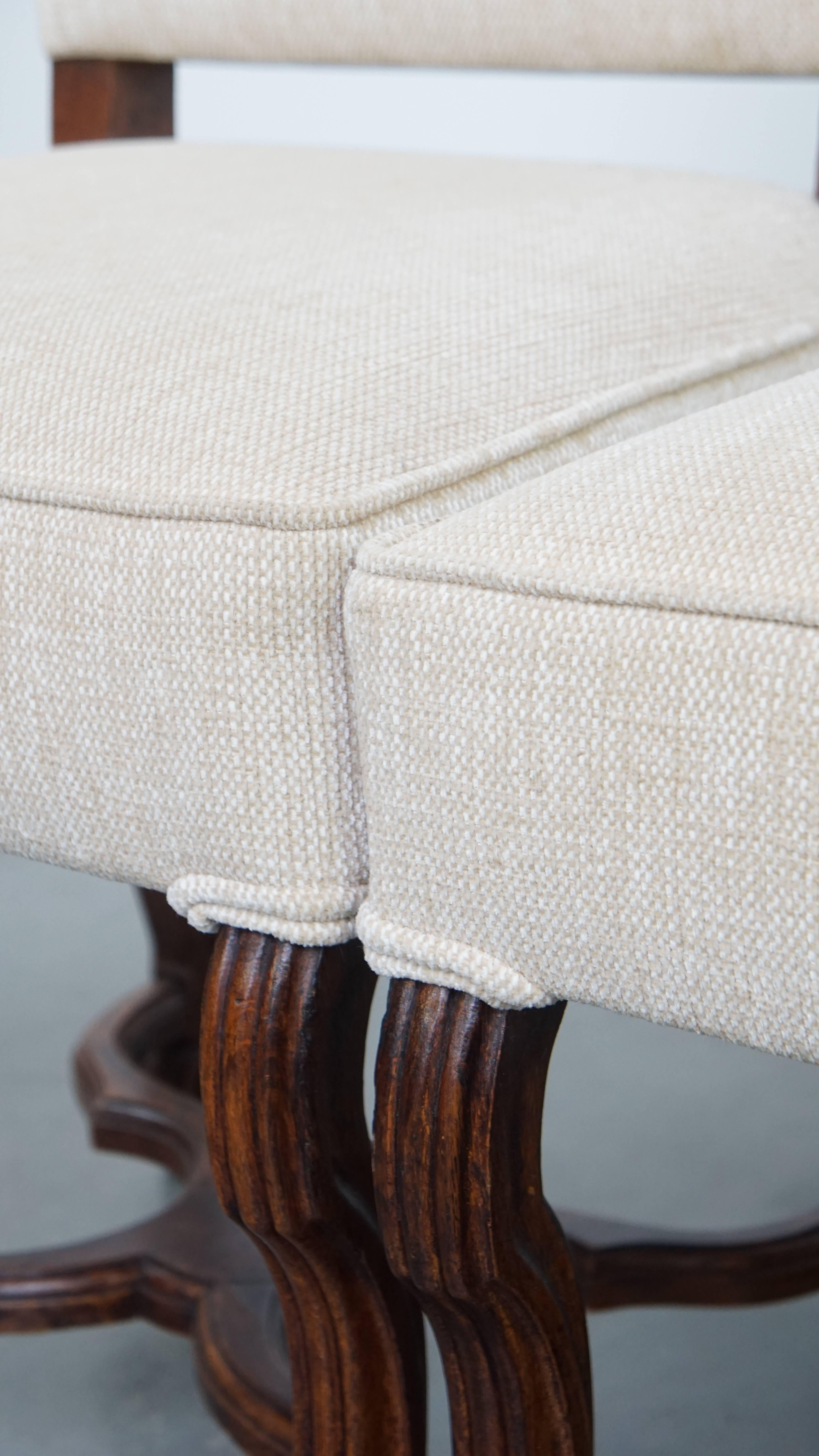 Set of 2 Antique Dining Chairs with Beige Upholstery and Wooden Frame For Sale 2