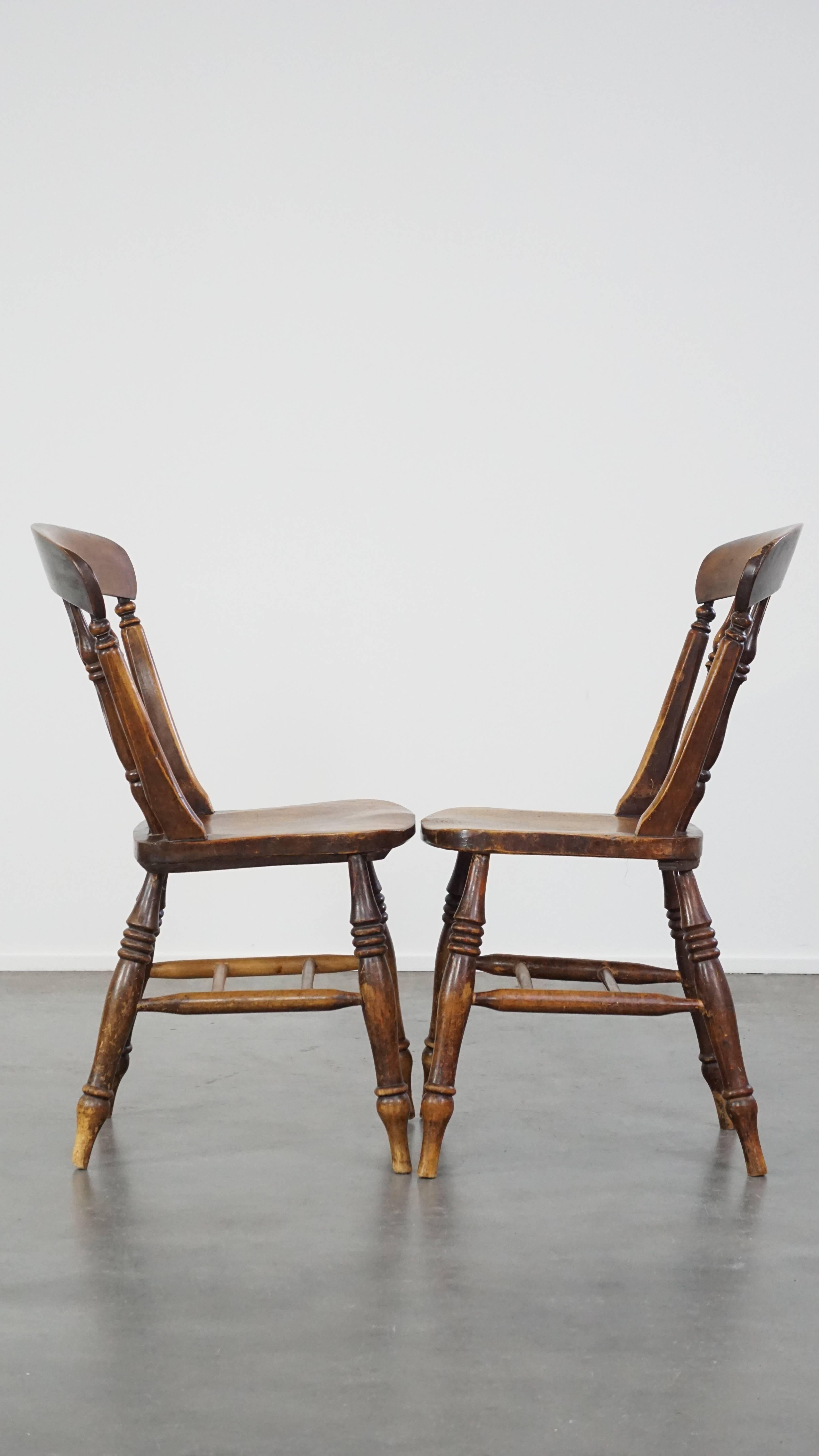 In offerta questo set di 2 sedie da pranzo antiche della metà del XIX secolo.

Questo set di 2 sedie da pranzo antiche, risalenti alla metà del XIX secolo, è una fantastica risorsa per gli amanti del vero antiquariato. Sono realizzati in legno e