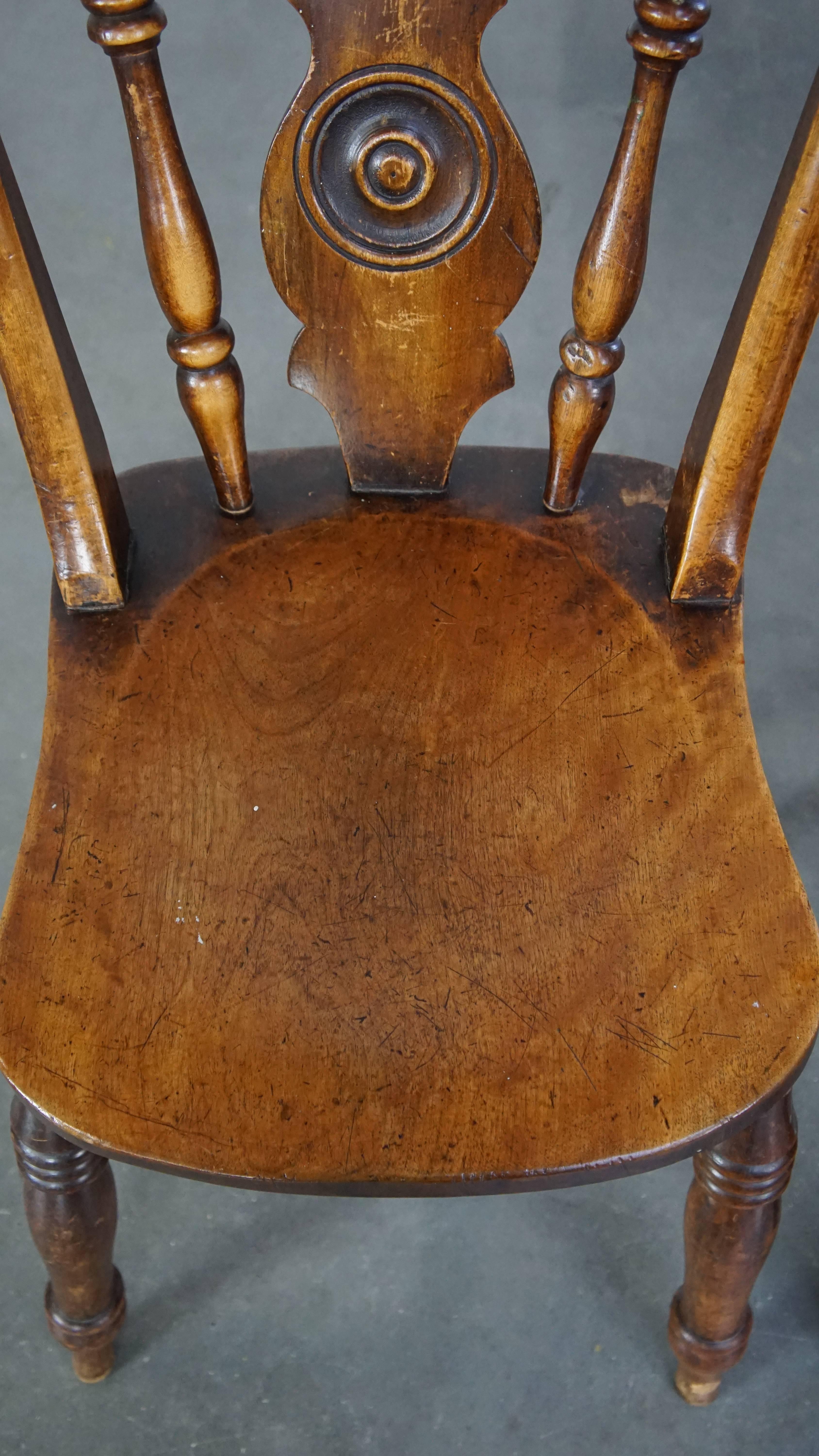 Legno Set di 2 sedie da sala da pranzo antiche della metà del XIX secolo in vendita