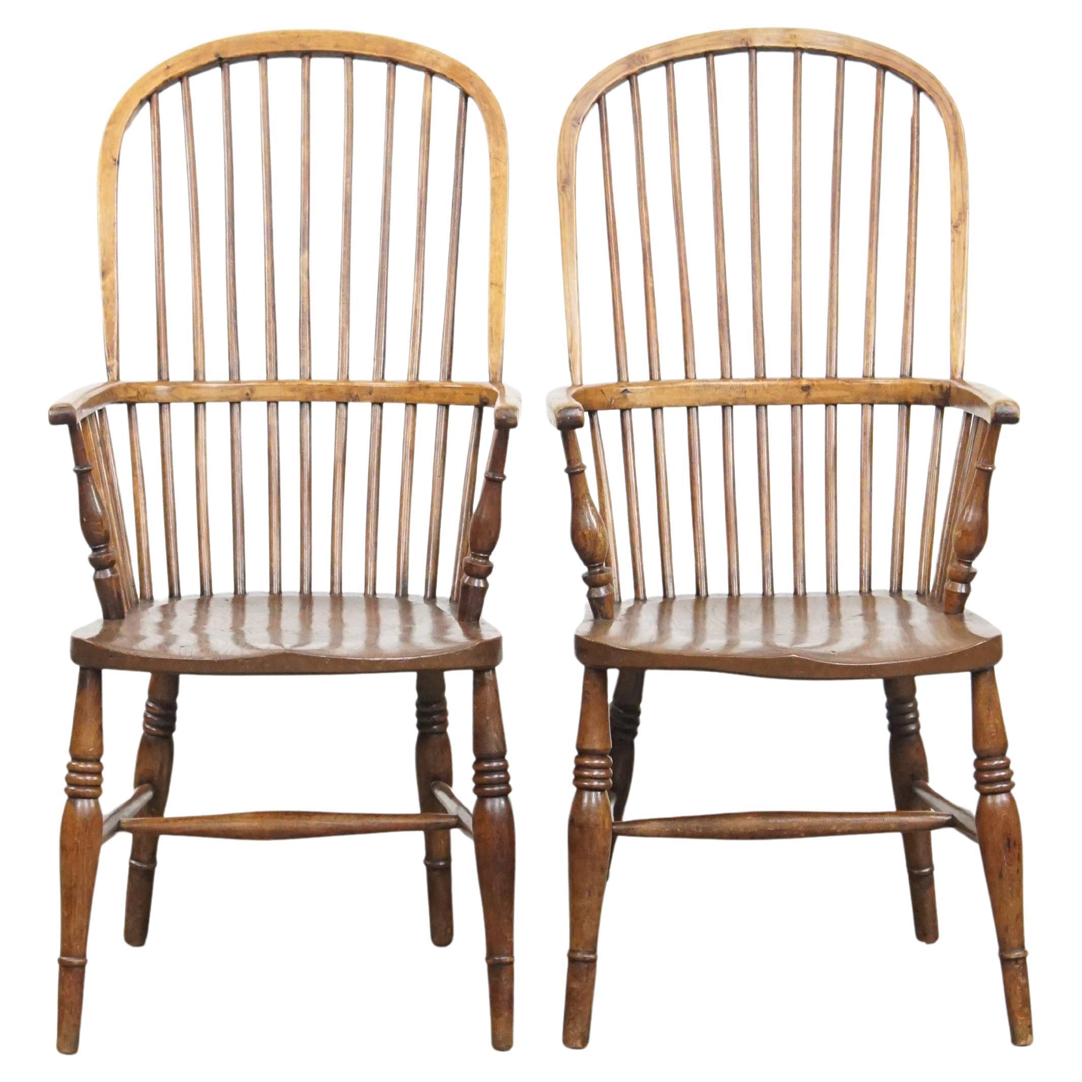 Juego de 2 sillas Windsor inglesas antiguas del siglo XIX de olmo en venta