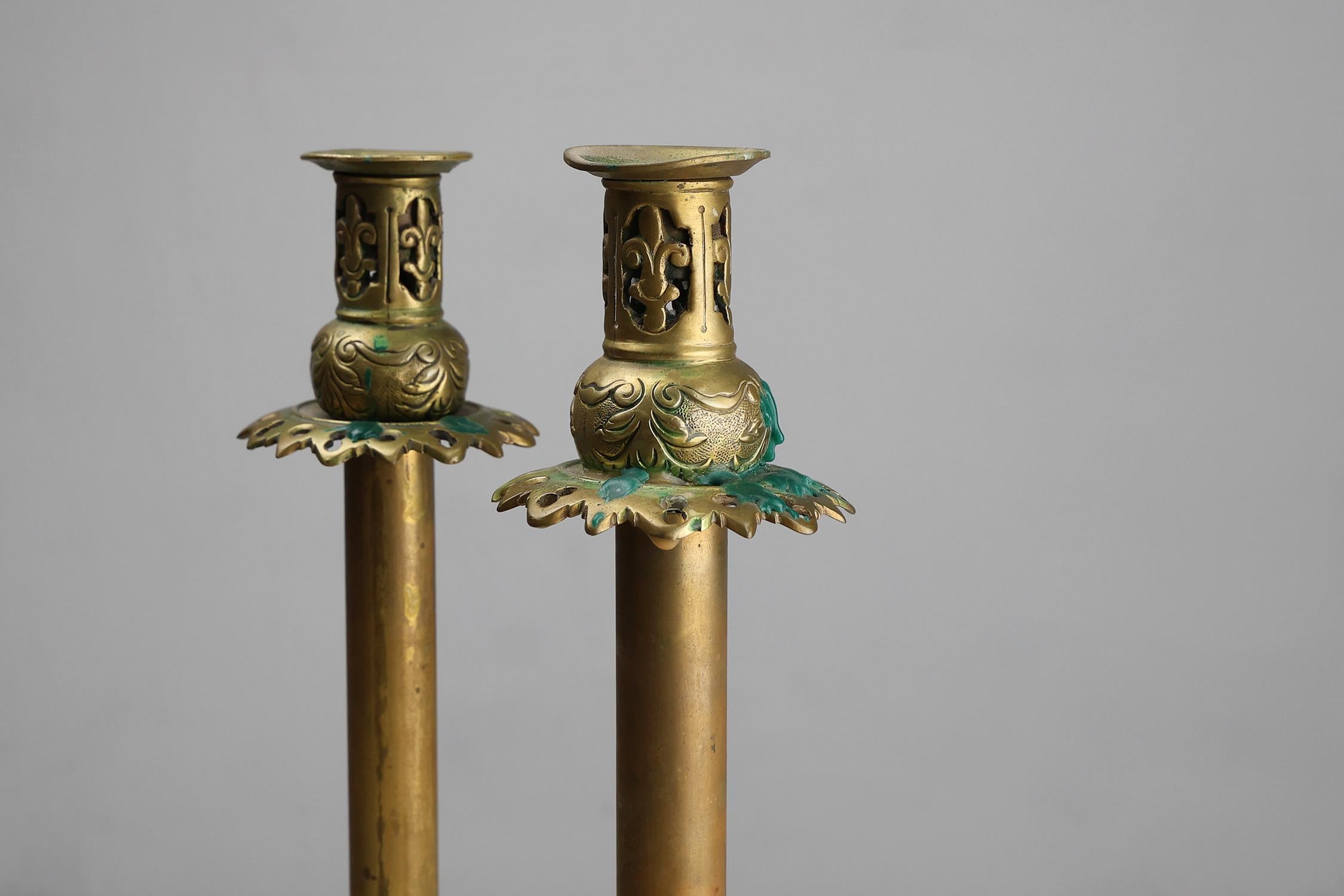 Rustic Set of 2 Antique French copper candlesticks in Baroque style, 1900s For Sale