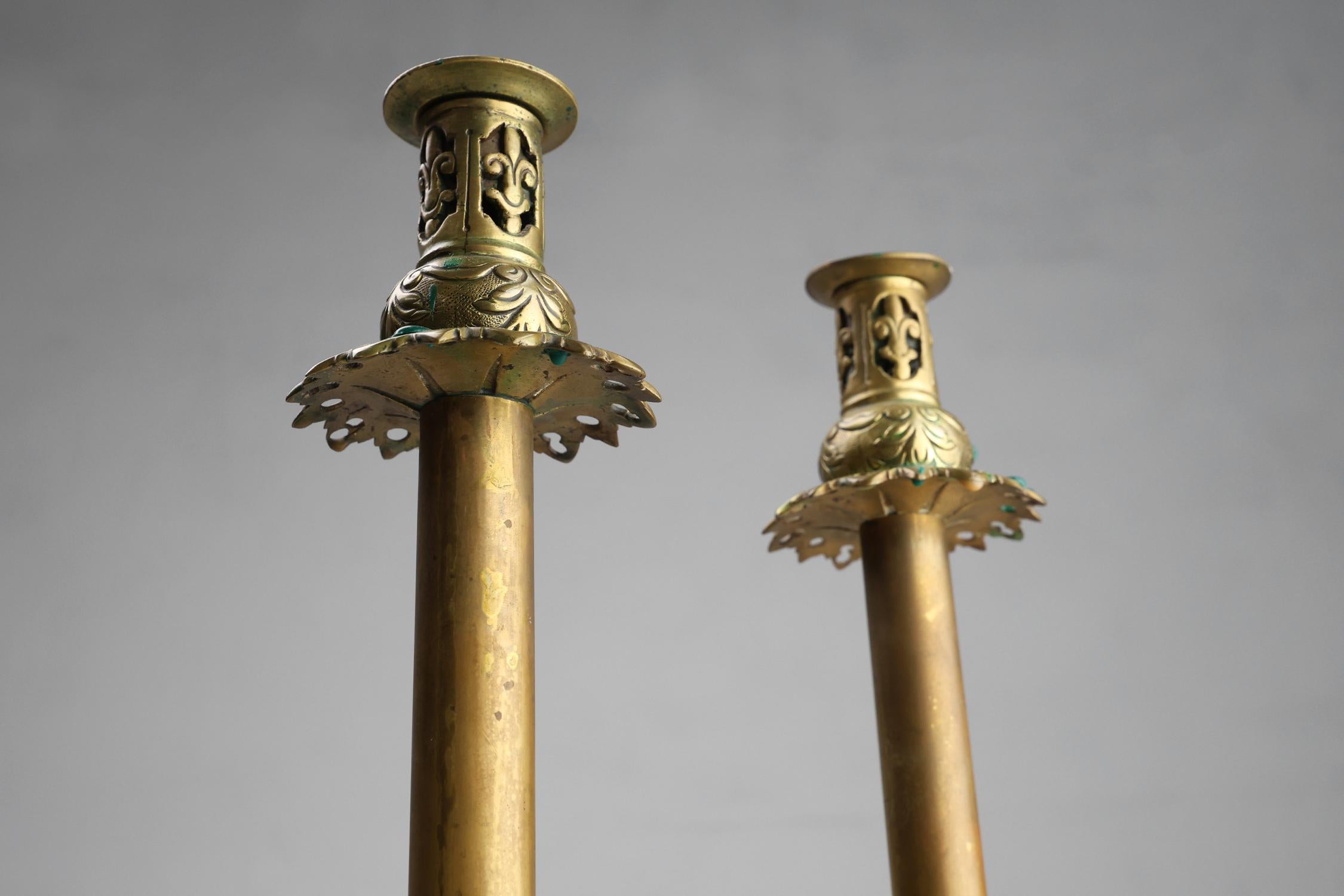 Set of 2 Antique French copper candlesticks in Baroque style, 1900s In Good Condition For Sale In Meulebeke, BE