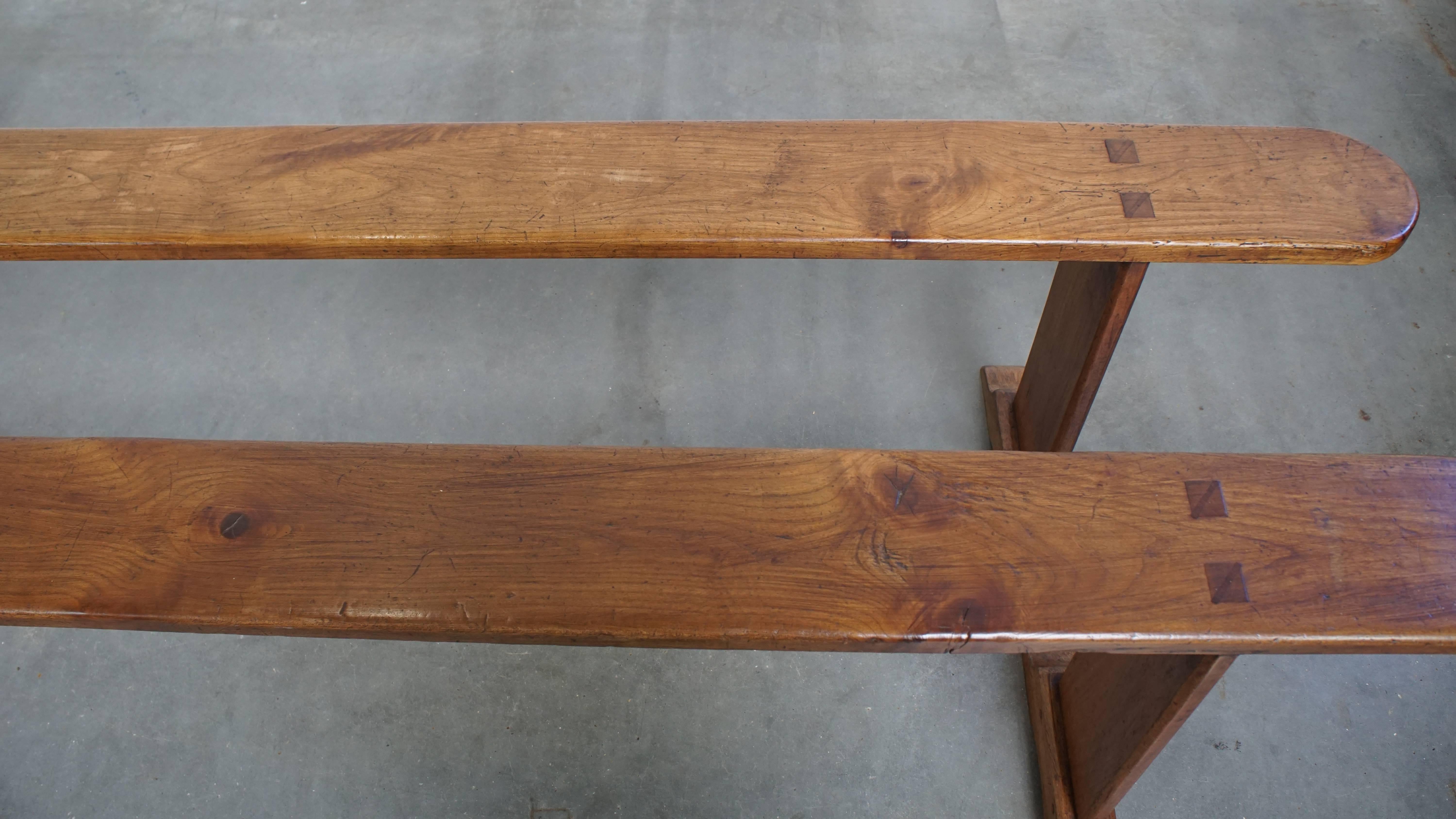 Legno Set di 2 panche da sala francesi antiche per il tavolo da pranzo in vendita
