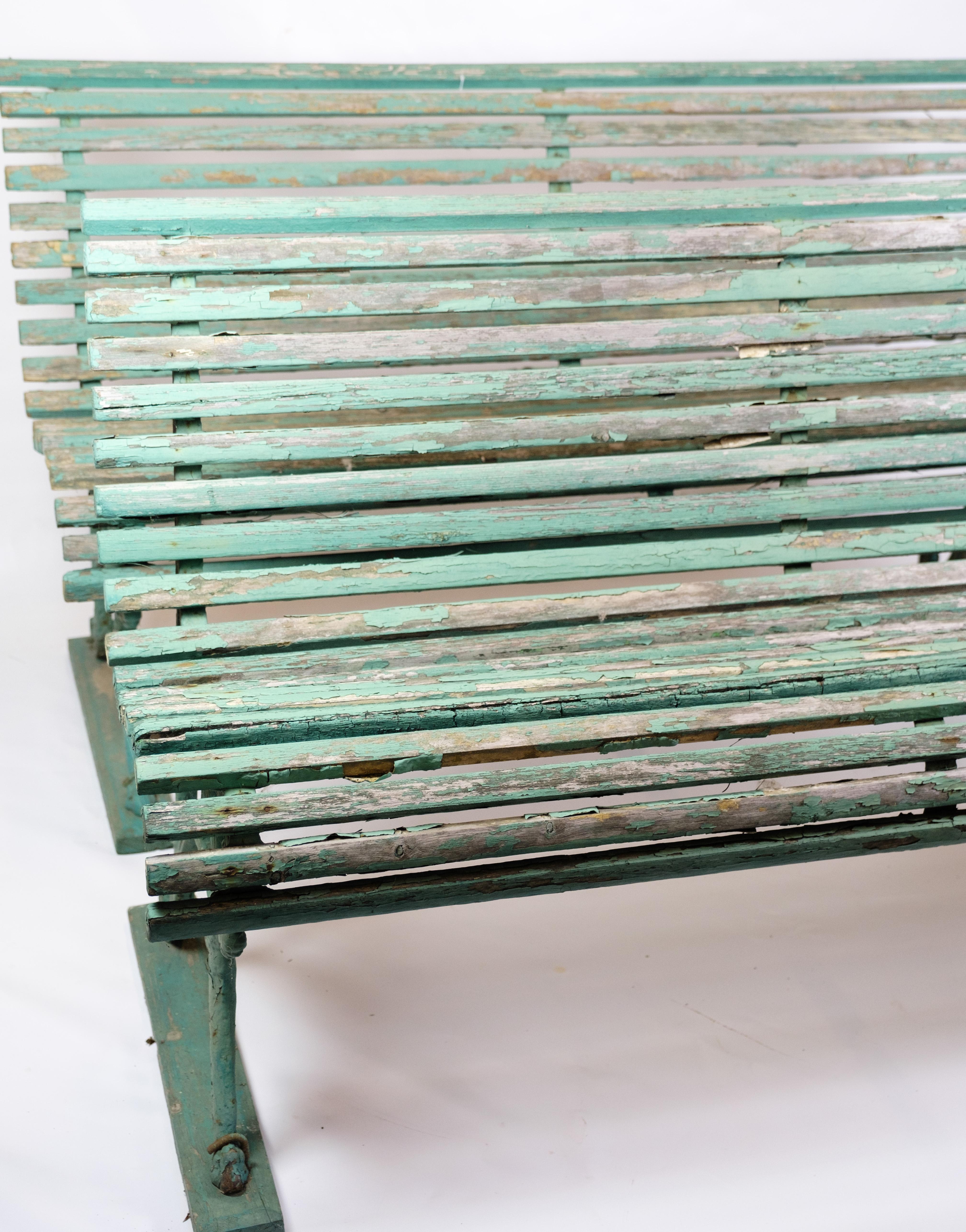 Set di 2 panchine da parco Antique French dipinte di verde degli anni '30 in vendita 1