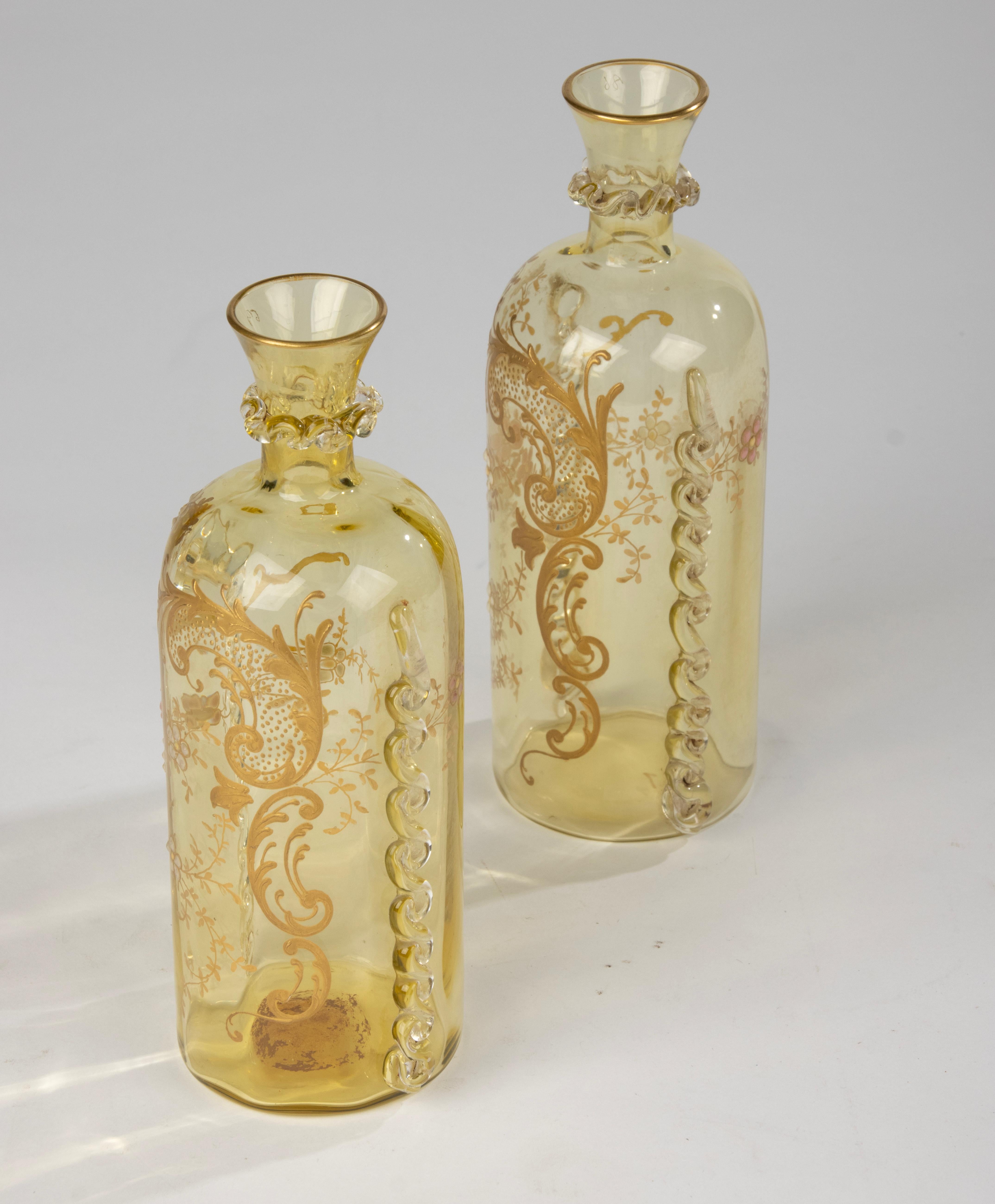 Fin du XIXe siècle Ensemble de 2 vases en verre ancien en vente