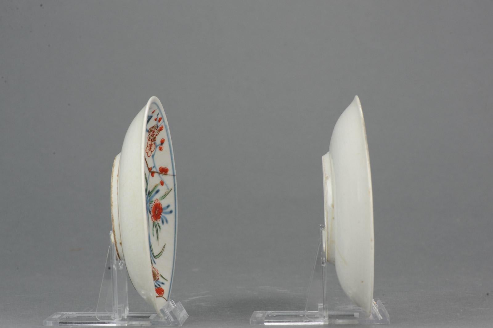 Set of 2 Antique Japanese Edo Porcelain Imari Arita Dish Flowers Birds, 17/18thC In Good Condition For Sale In Amsterdam, Noord Holland