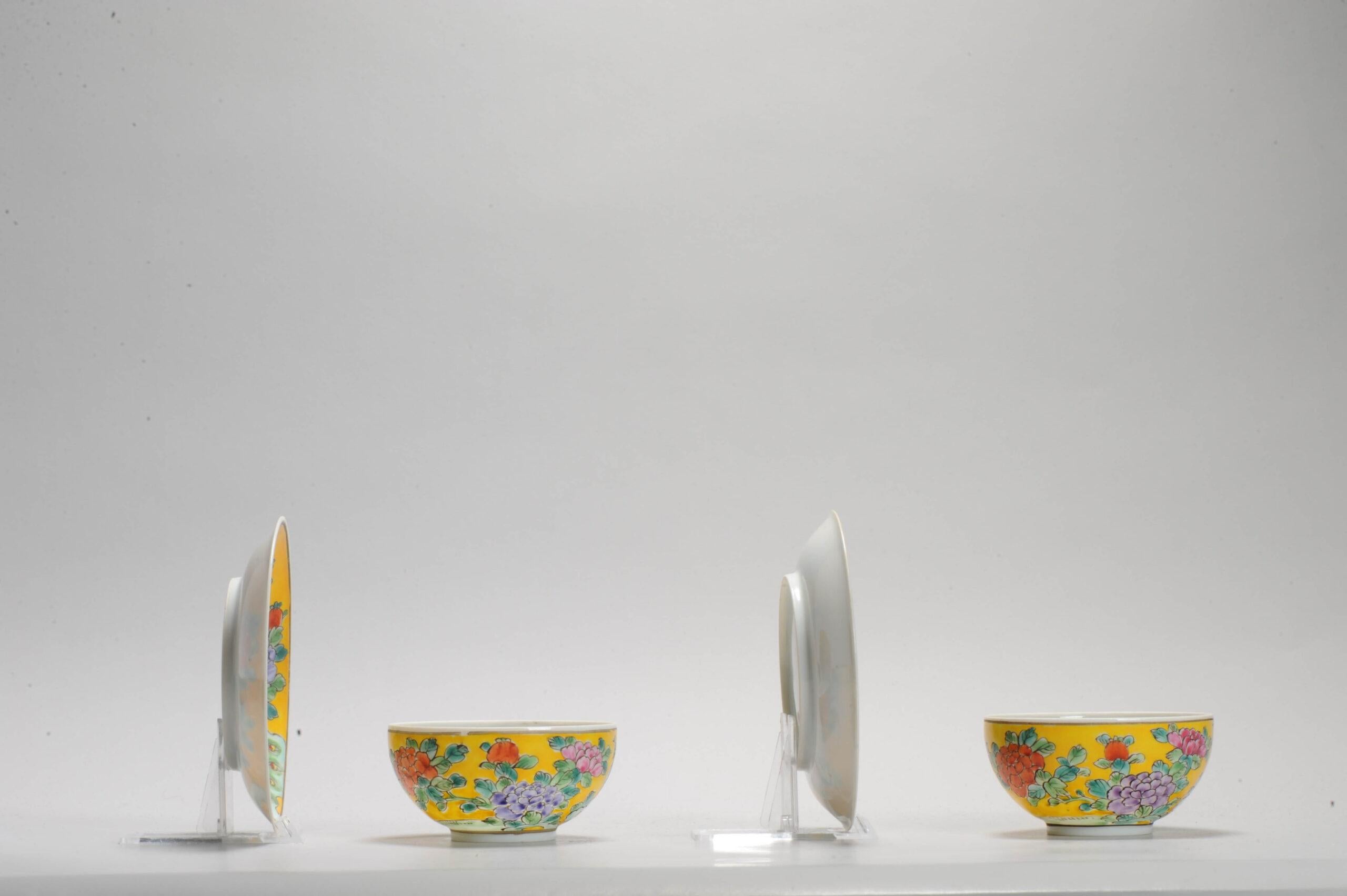 Set von 2 antiken japanischen Porzellan-Eierschalen-Teeschalen aus Porzellan, seltener schwarzer Grundmarkierung (Japanisch) im Angebot