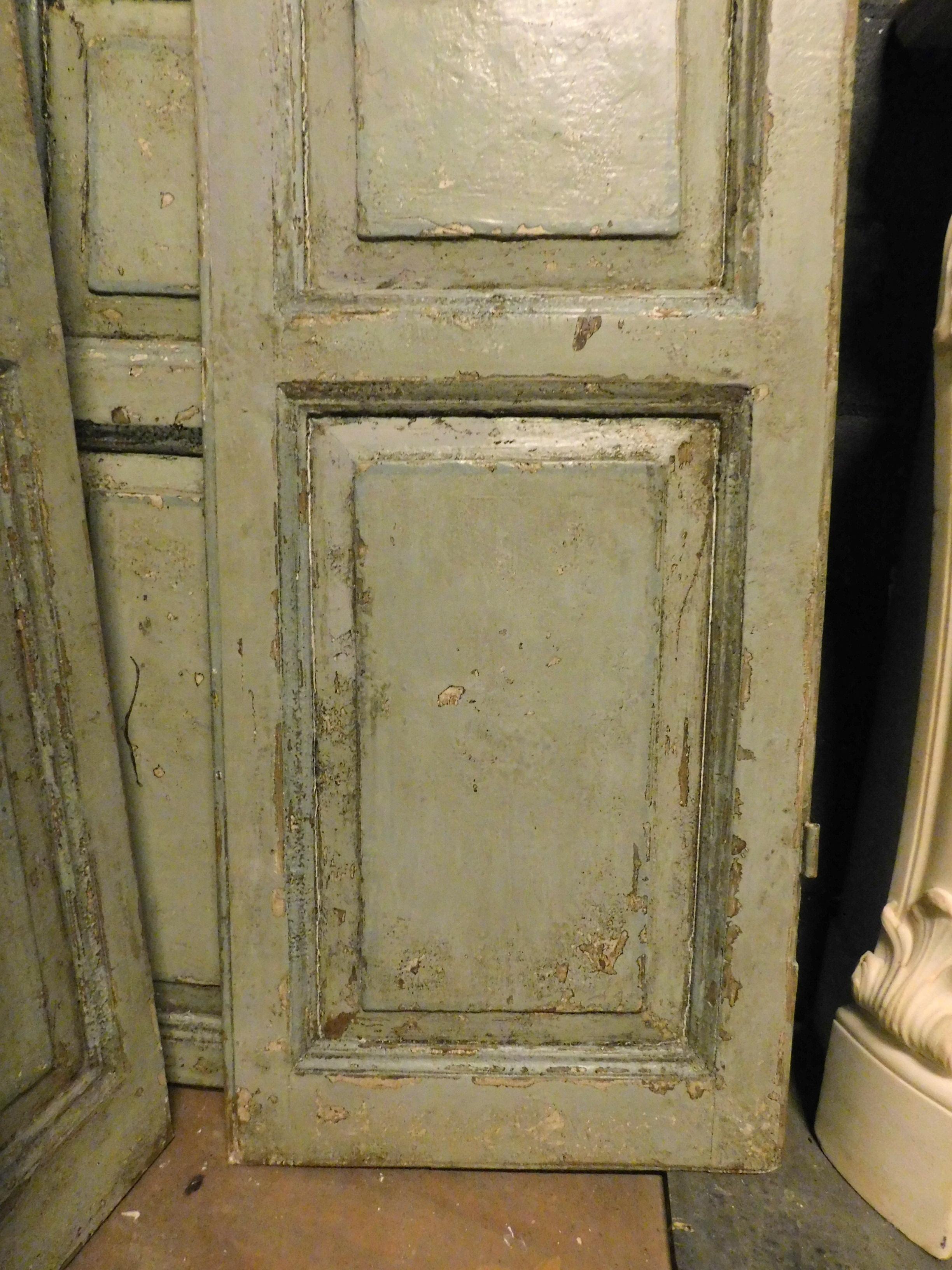 Set of 2 Antique Lacquered Double-Leaf Doors, Powder Blue, 19th Century Italy In Good Condition For Sale In Cuneo, Italy (CN)