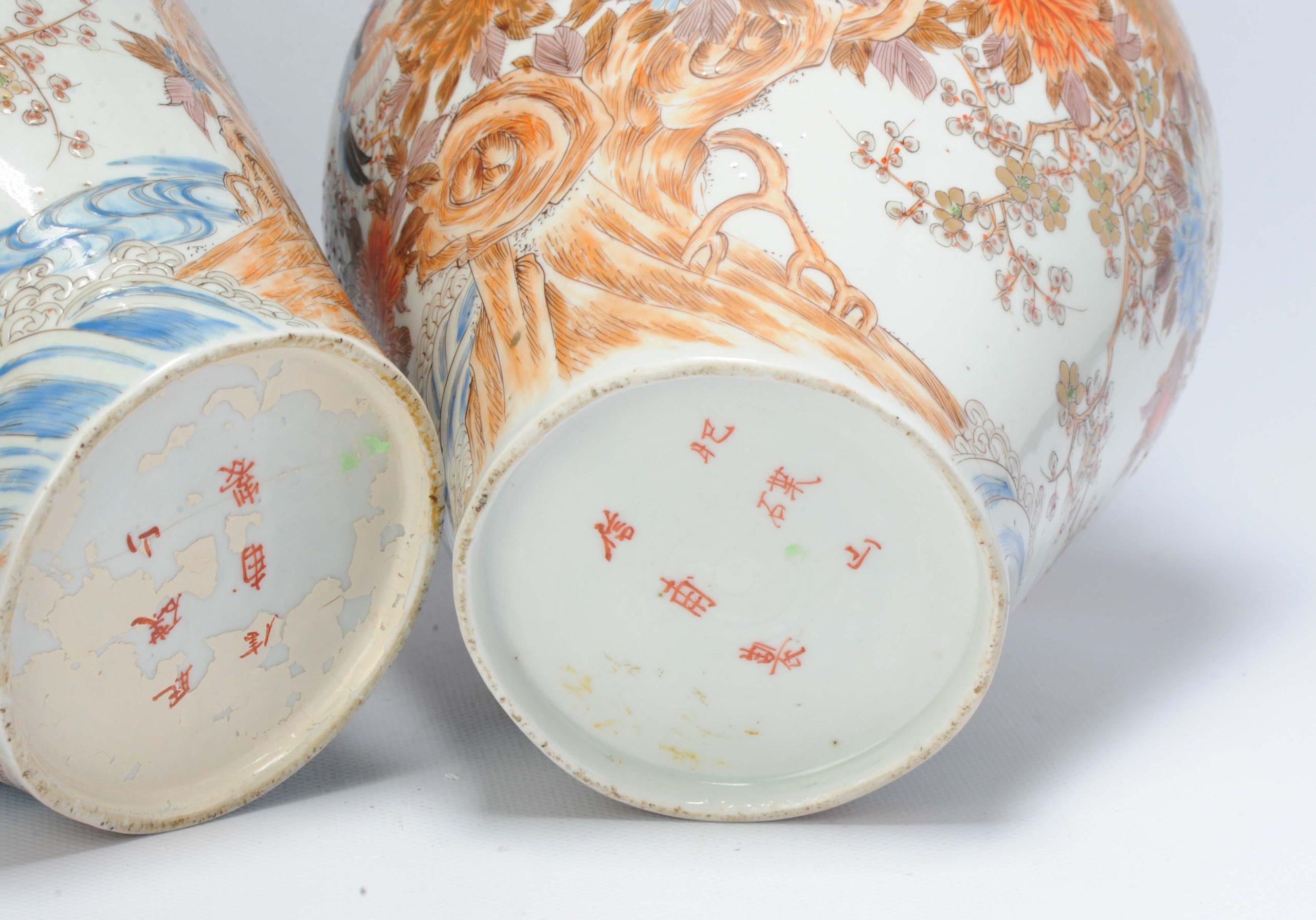 Porcelain Set of 2 Antique Lidded Hichozan Japanese Arita Vases Garden Bird, 19th Century For Sale