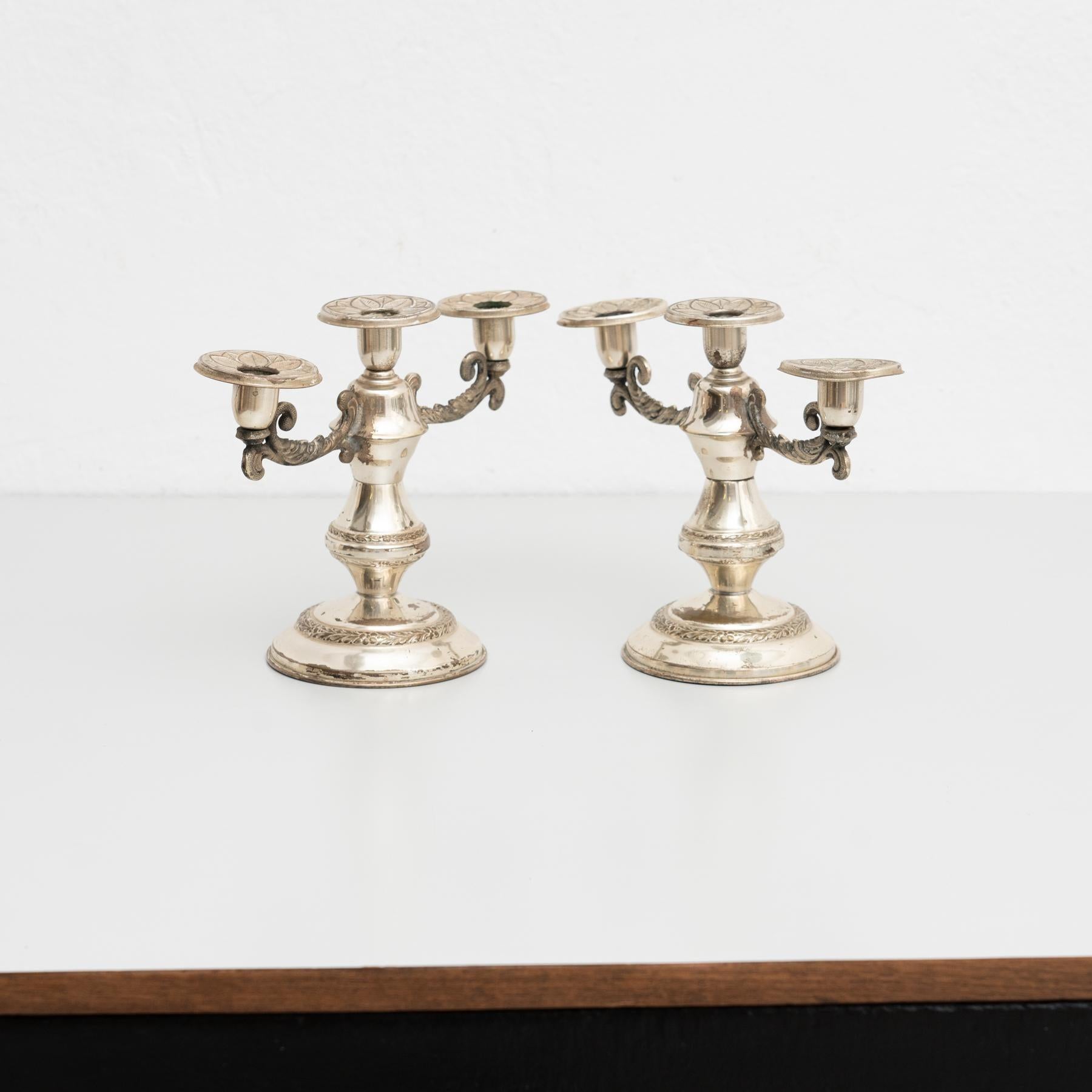 Set di 2 lampadari antichi in metallo, circa 1950 in vendita 8