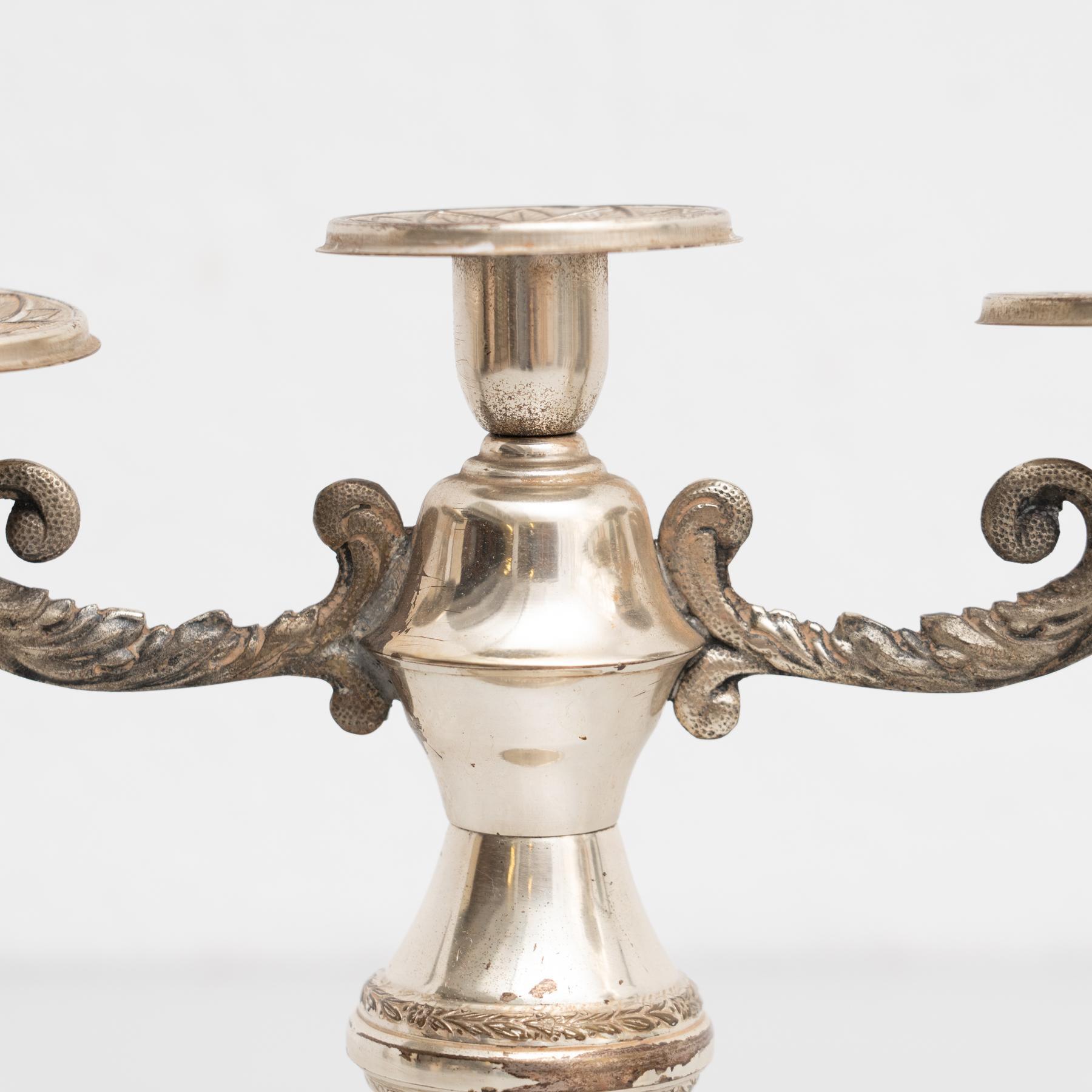 Set di 2 lampadari antichi in metallo, circa 1950 in vendita 1