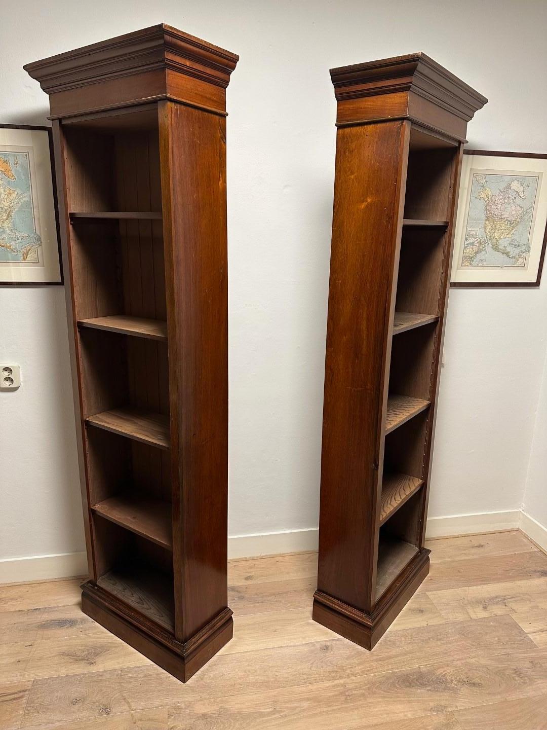 British Set of 2 antique open bookcases For Sale