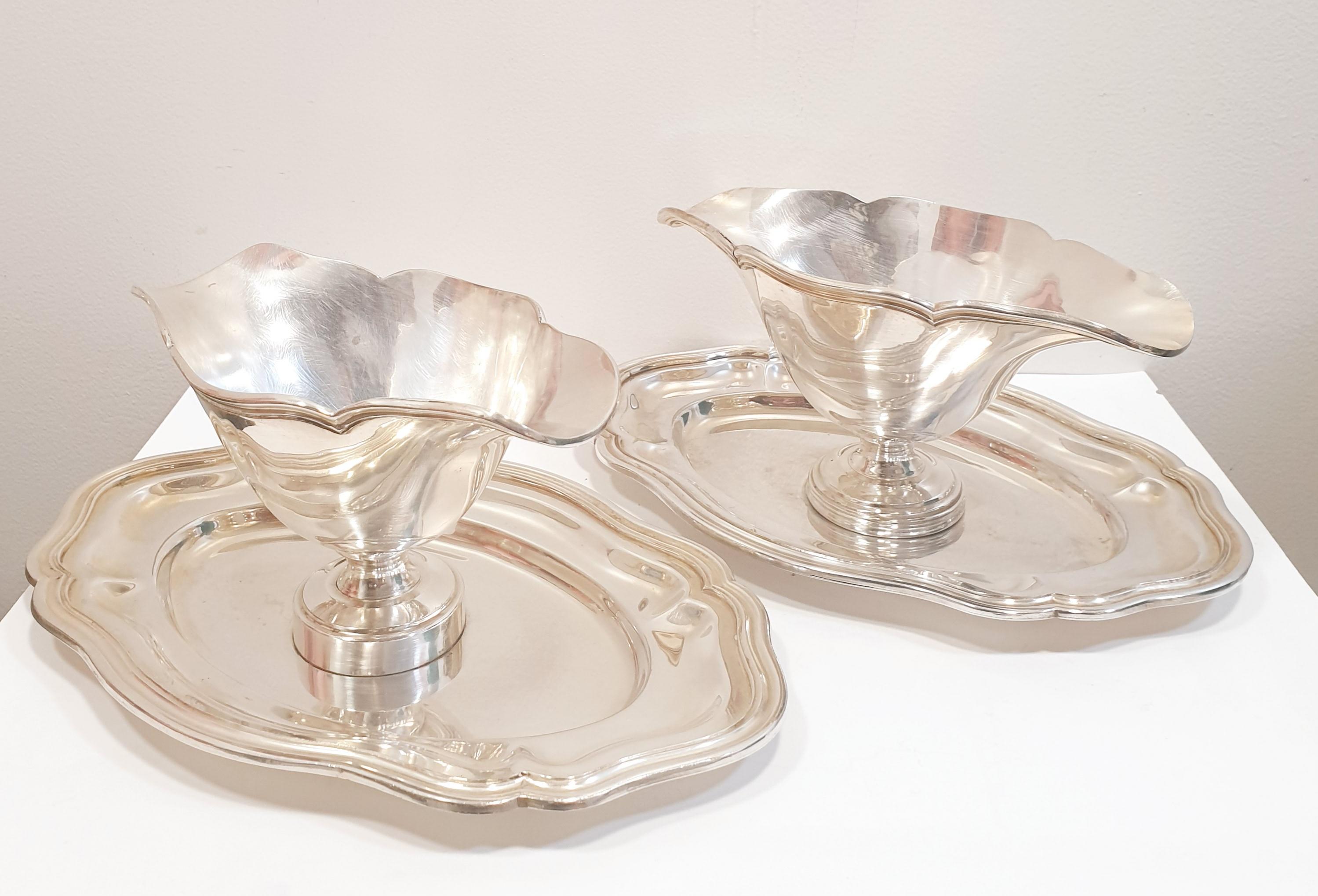 Set of 2 antique silver sauce boats from the 19th Century

PRADERA is a second generation of a family run business jewelers of reference in Spain, with a rich track record being official distributers of prime European jewelry brands like Chanel,