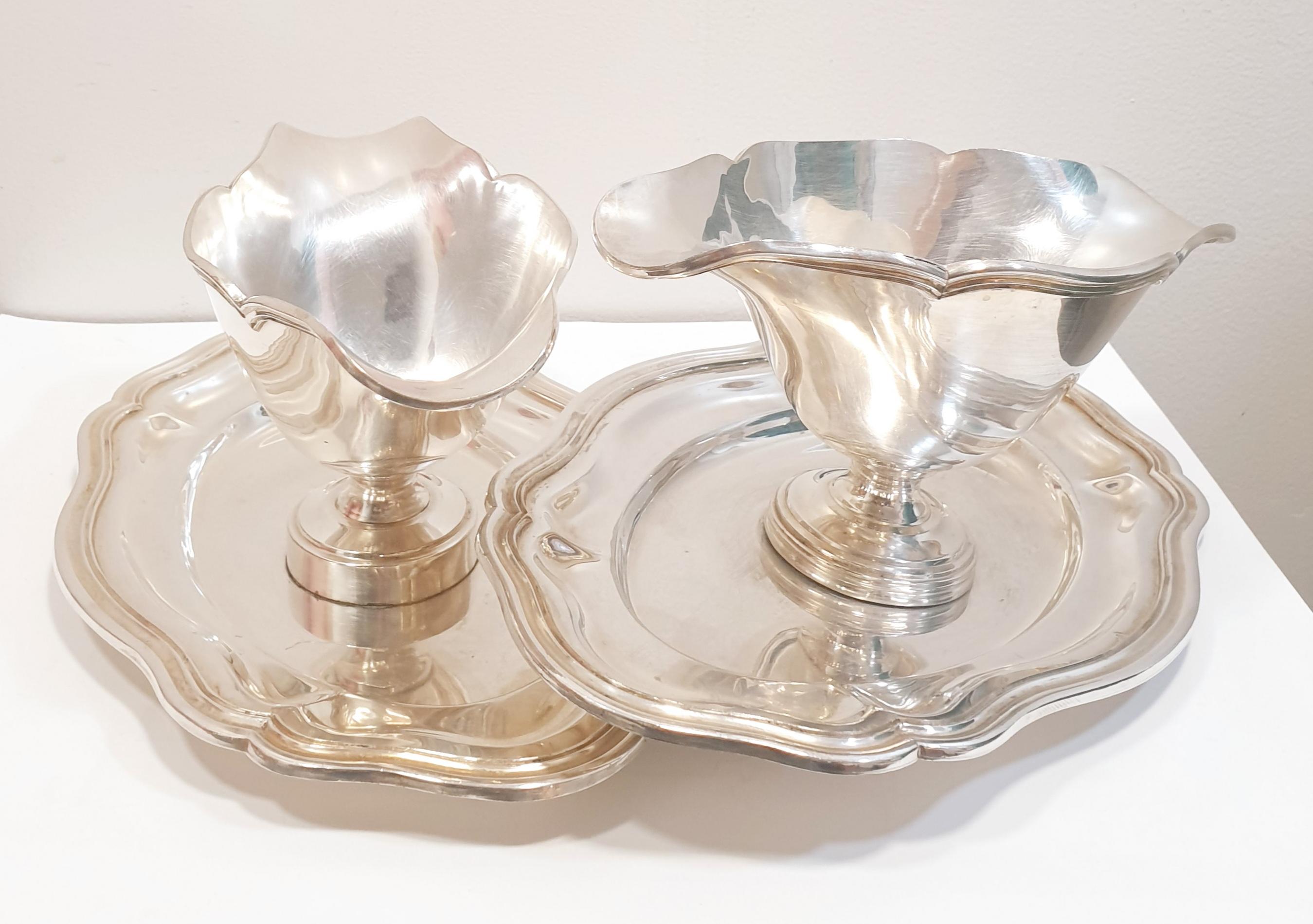 Romantic Set of 2 Antique Silver Sauce Boats from the 19th Century For Sale