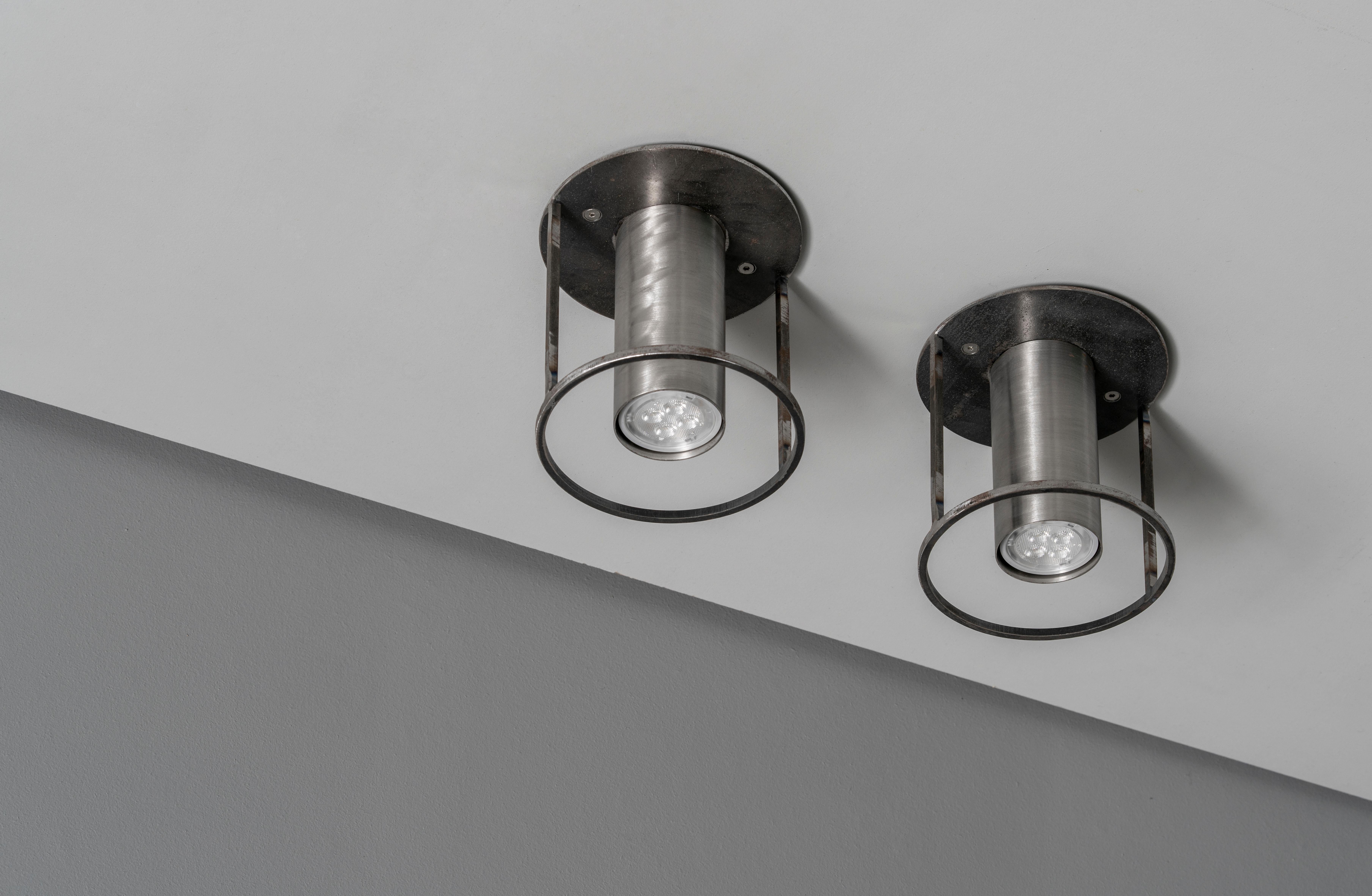 Ensemble de 2 plafonniers ronds Archi en acier brut par +kouple
Dimensions : Ø 13 x H 13,8 cm : Ø 13 x H 13,8 cm. 
MATERIAL : Acier brut.

Disponible en différentes couleurs. Veuillez nous contacter.

Toutes nos lampes peuvent être câblées en