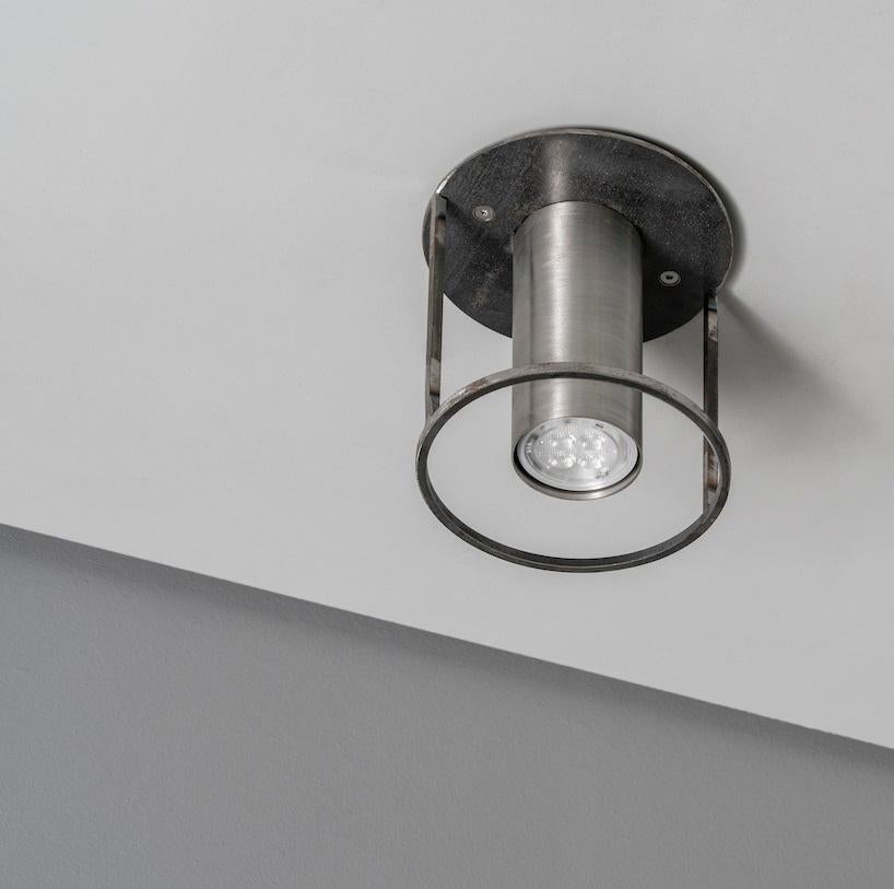 Postmoderne Ensemble de 2 plafonniers ronds Archi en acier brut par +kouple en vente