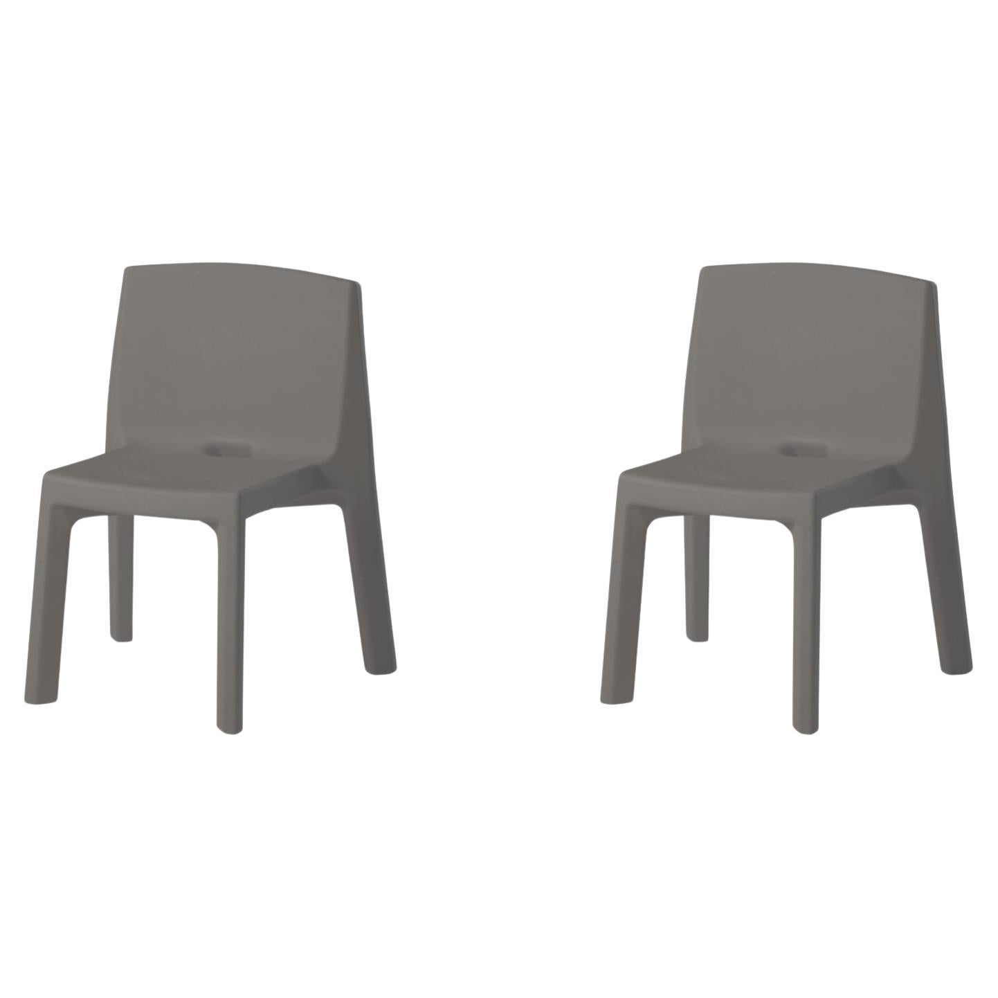 Set di 2 sedie Q4 grigio argilla di Jorge Najera