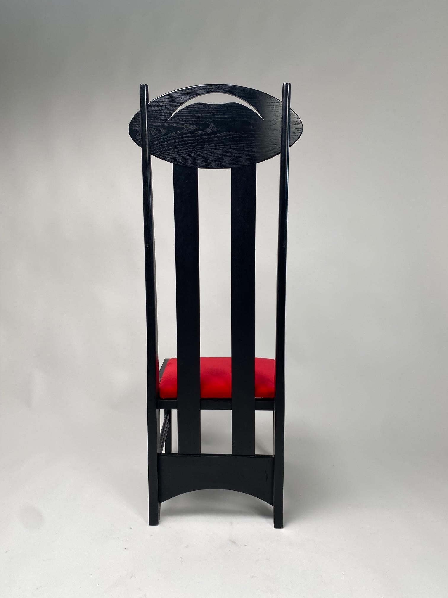 Ébénisé Ensemble de 2 chaises Argyle de Charles R Mackintosh pour Atelier International en vente