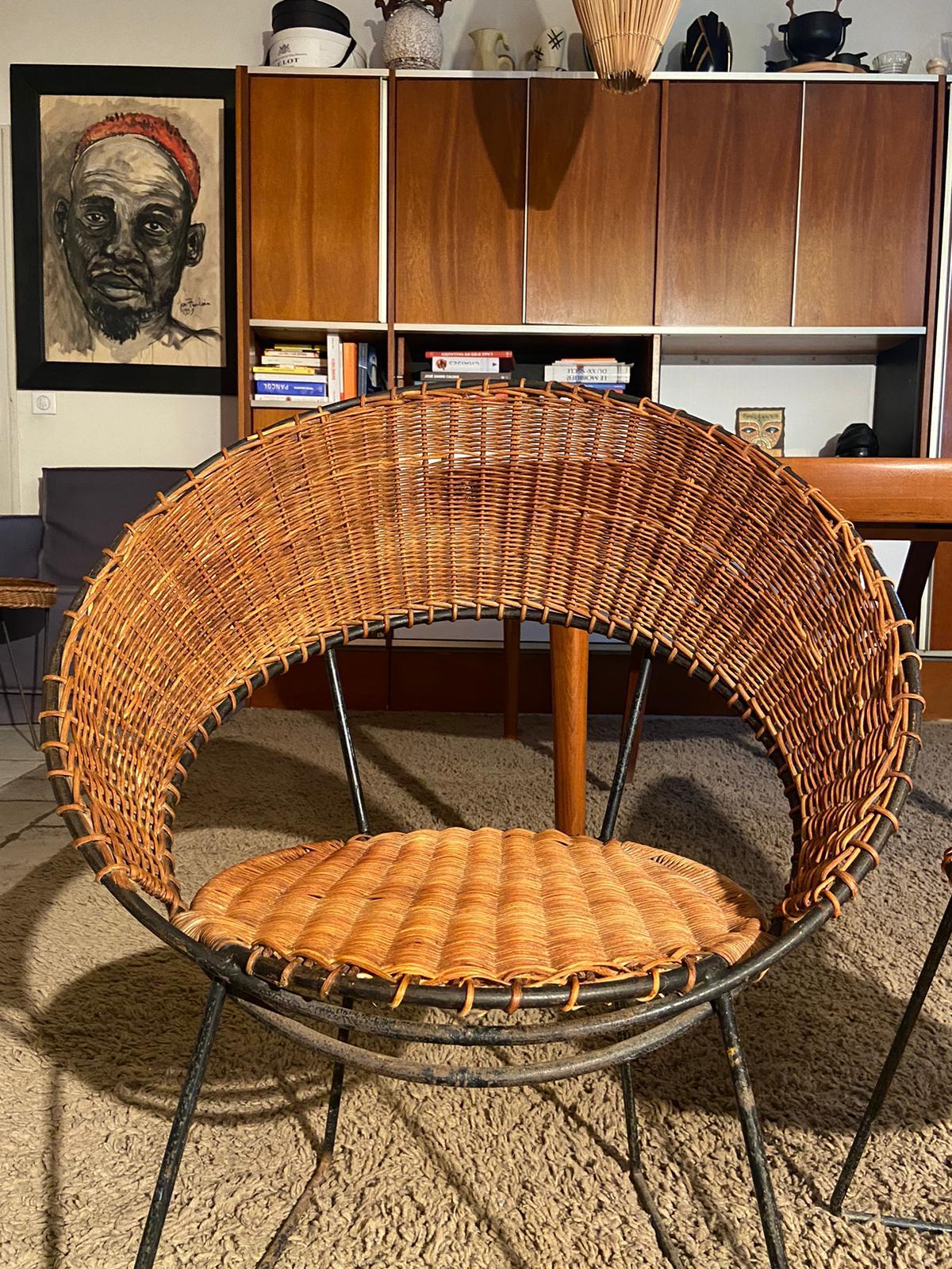 Ensemble de 2 fauteuils et une table basse en osier Raoul Guys 1950 Laqué noir en vente 5
